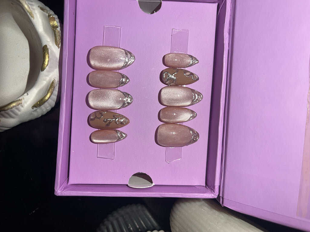 Nude floral chrome - Almond Press Ons