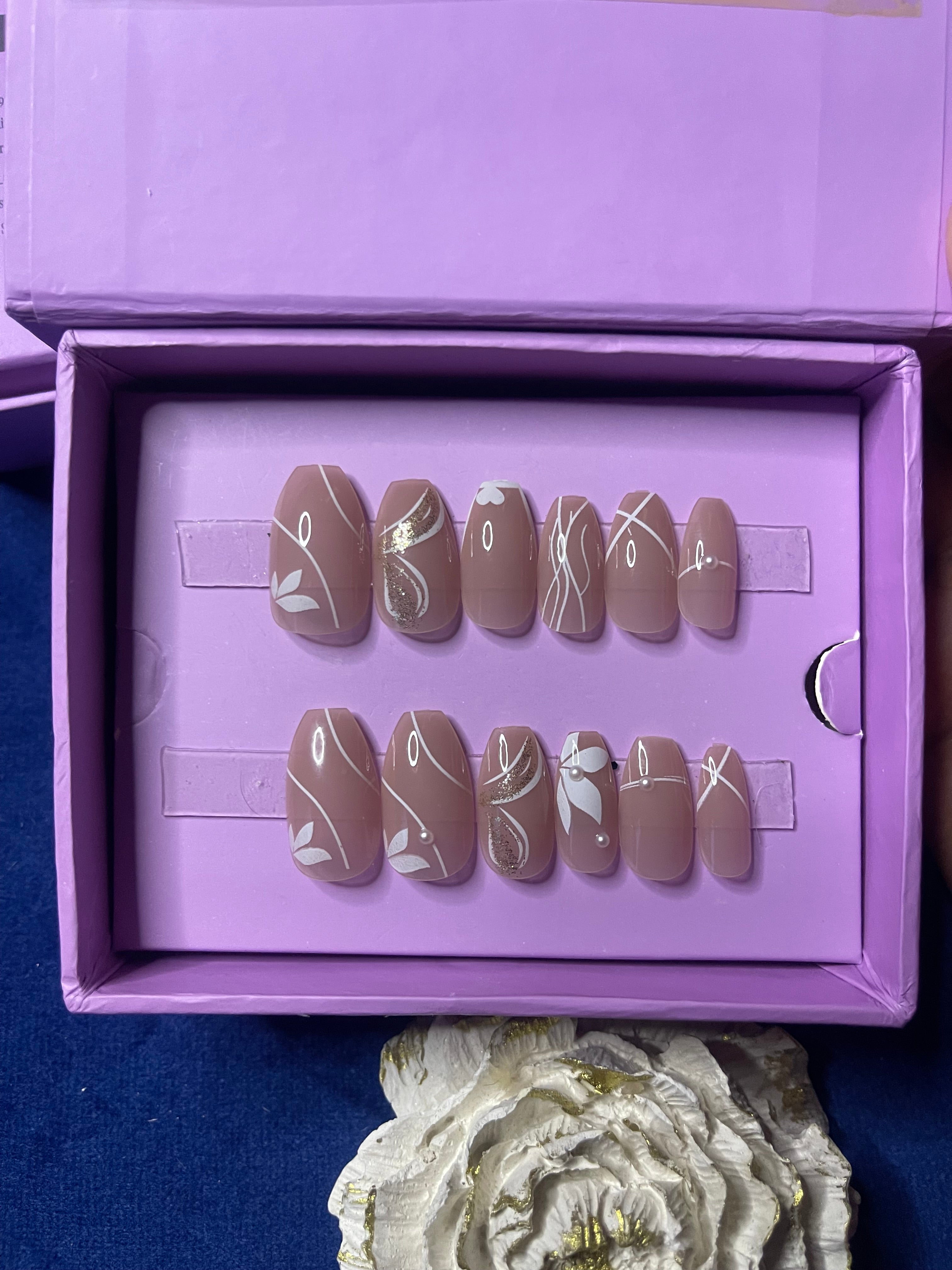 Nude White Floral - Coffin Press On Nails