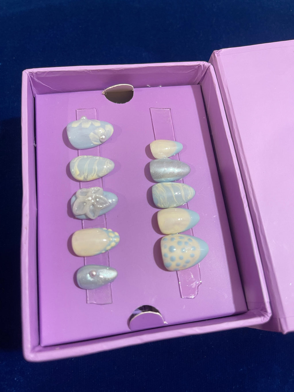 Sky is the limit- Short Almond Press On Nails