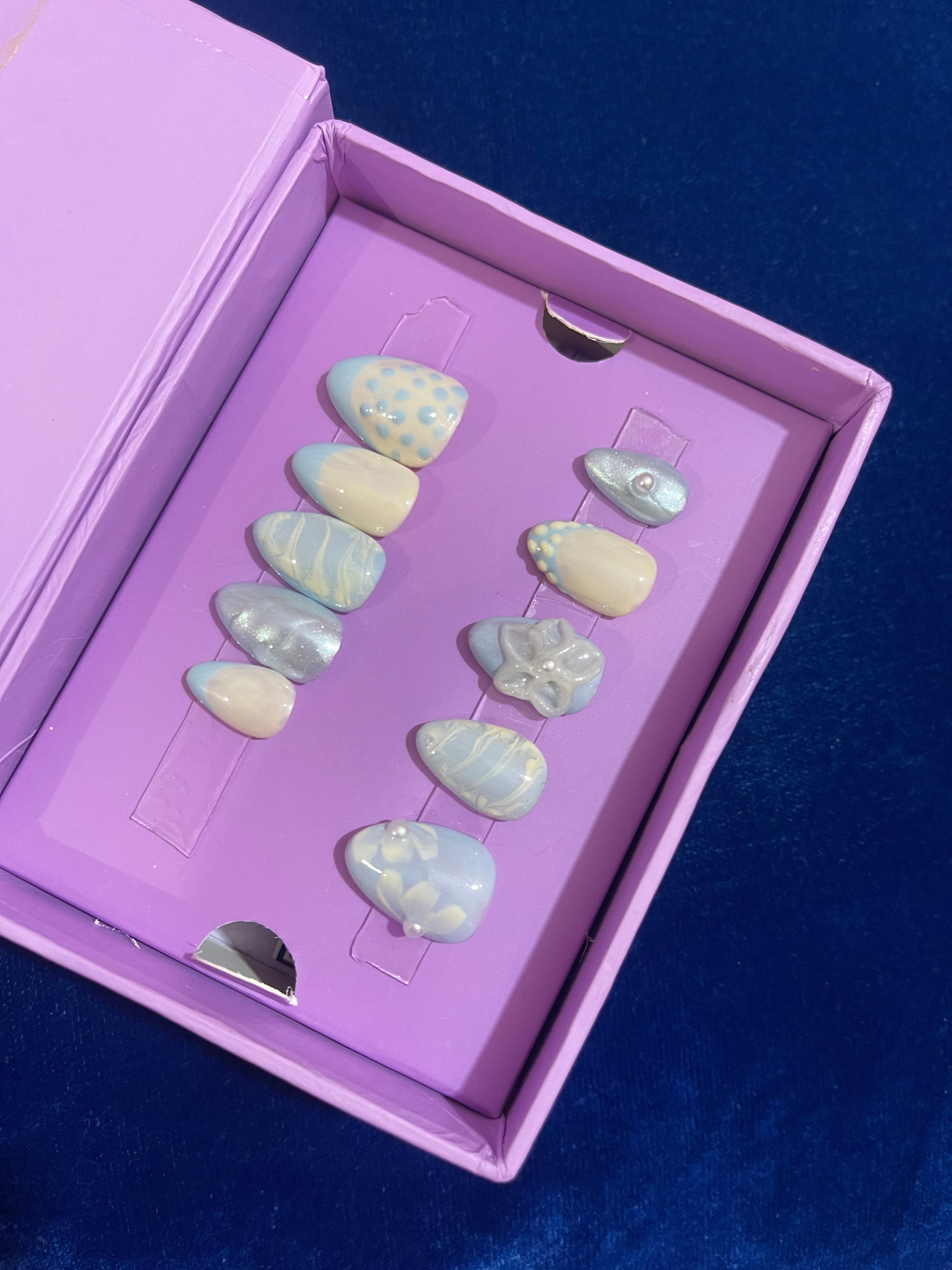 Sky is the limit- Short Almond Press On Nails