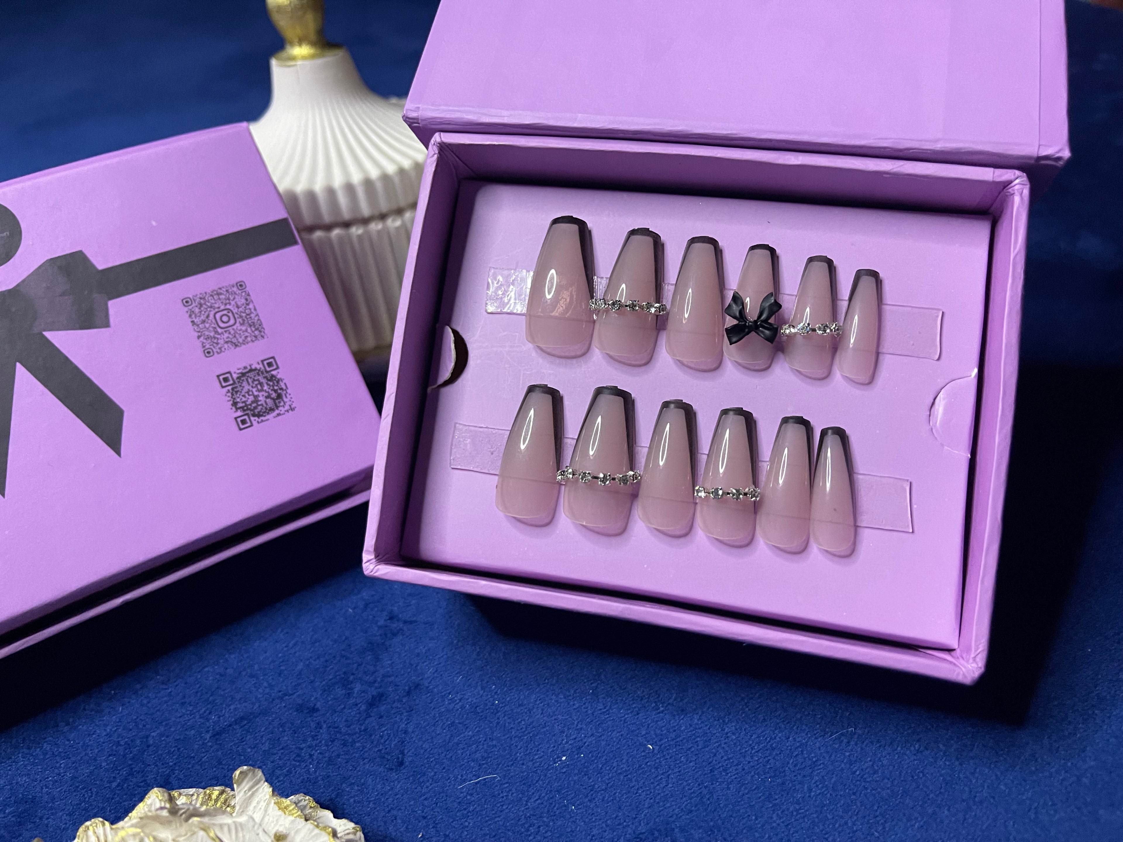 Black Edge French and bow- Coffin Press Ons