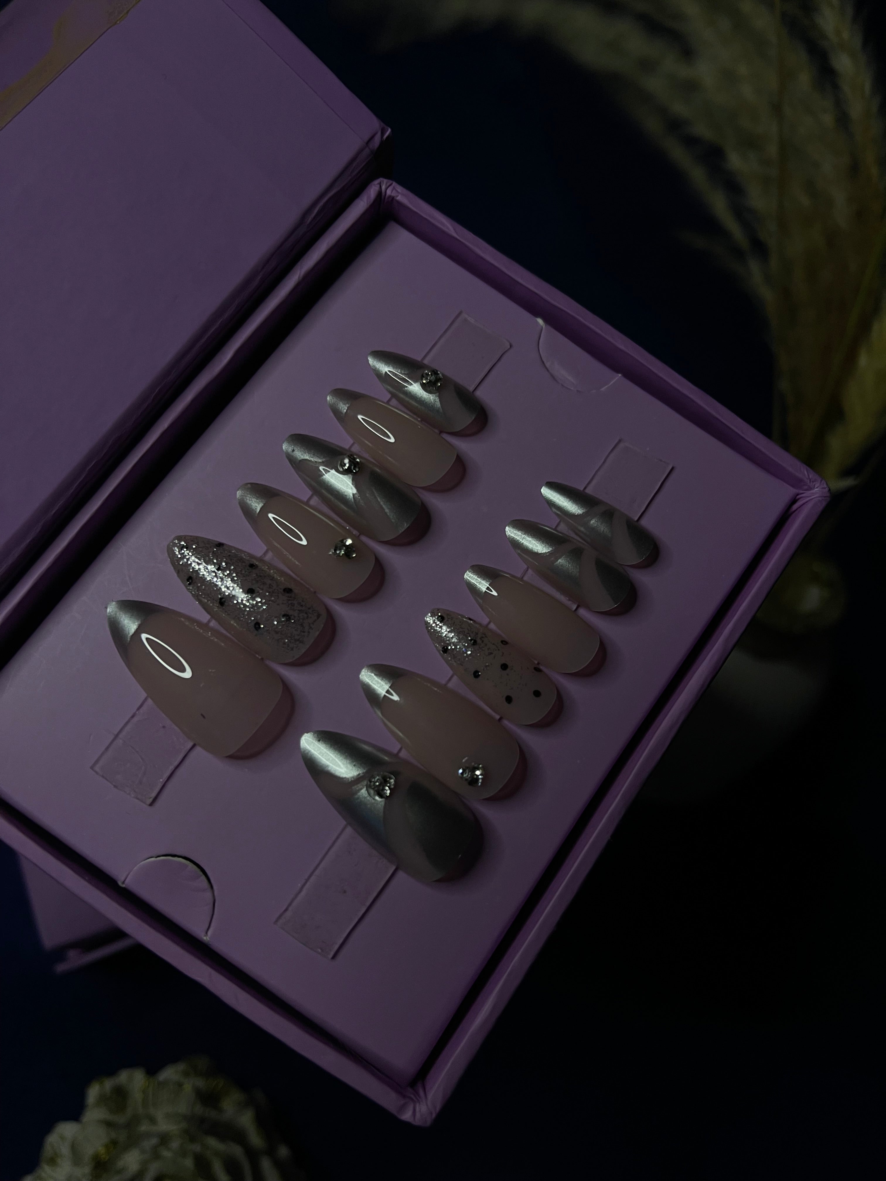 Polka Dots & Chrome - Almond Press Ons