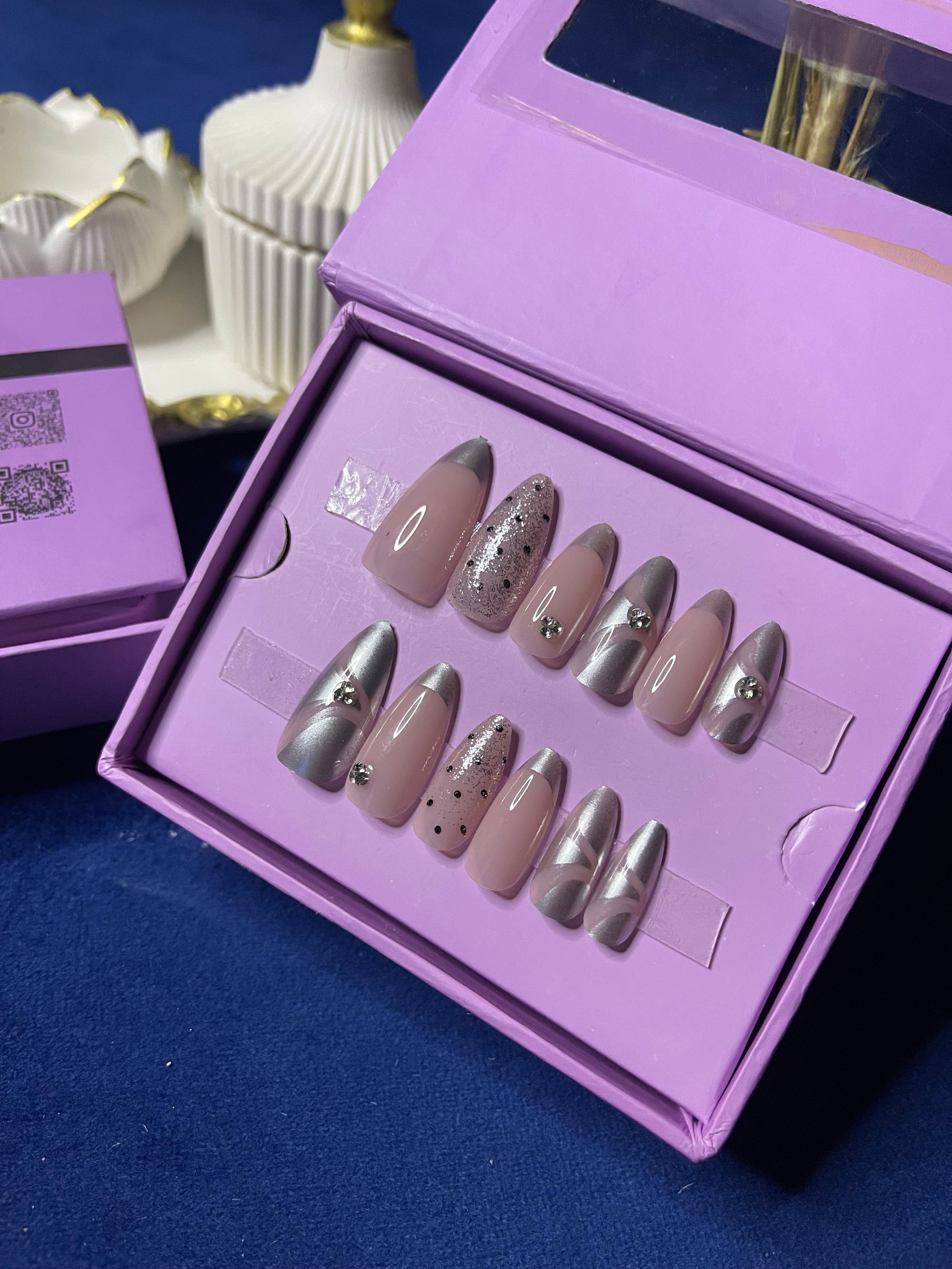 Polka Dots & Chrome - Almond Press Ons