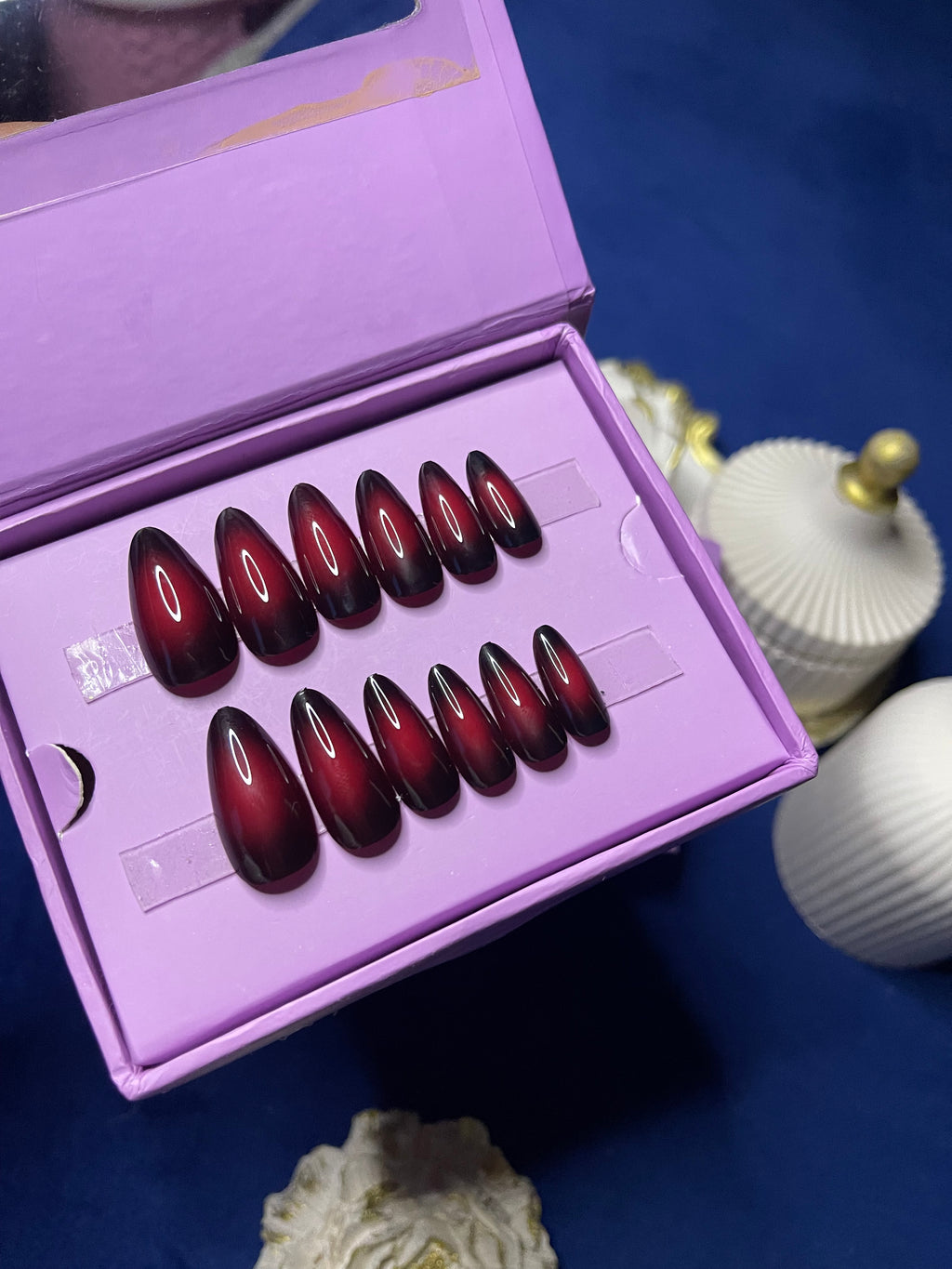 Red & Black Round Ombre - Almond Press Ons