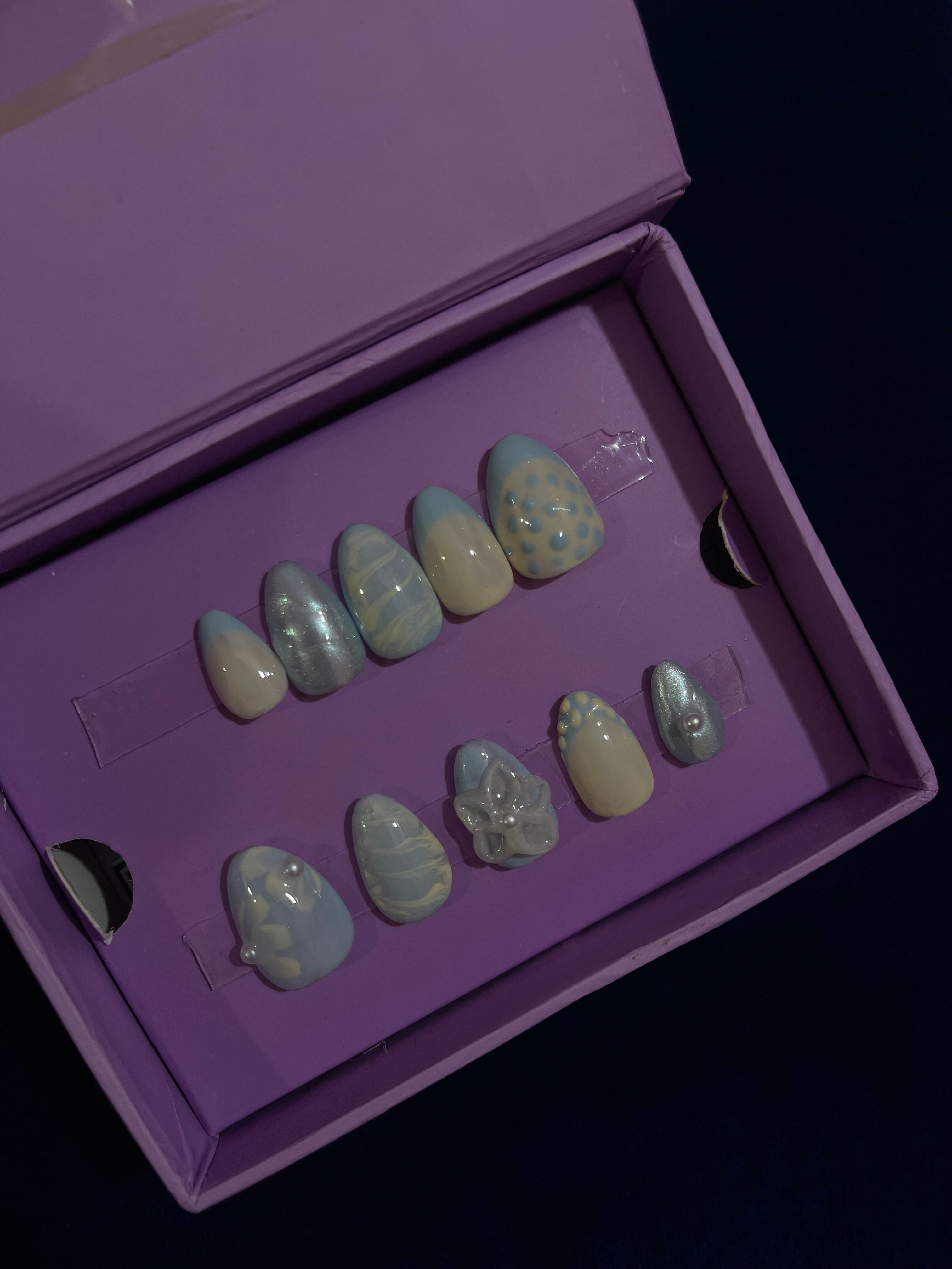 Sky is the limit- Short Almond Press On Nails