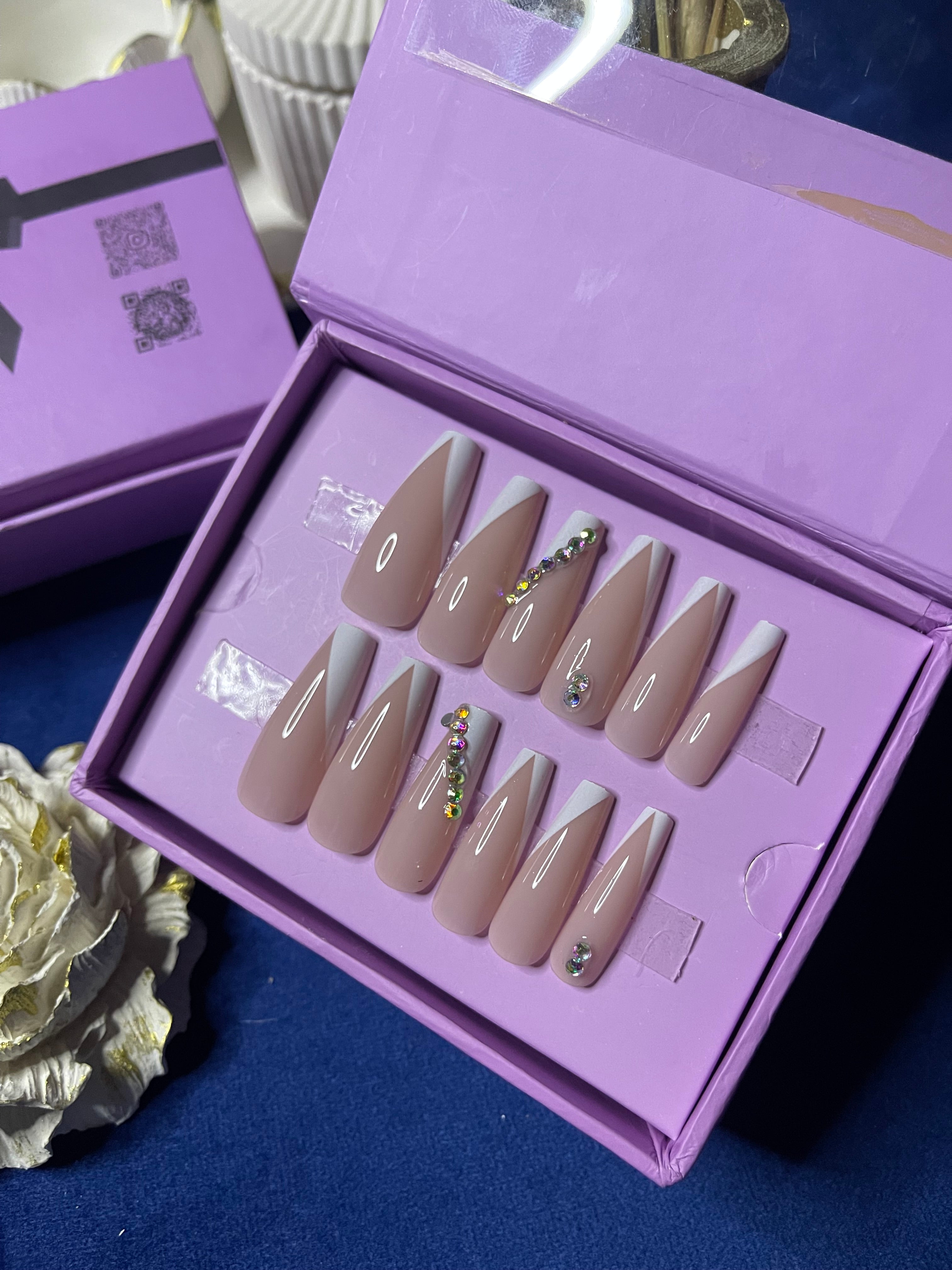 Deep V cut French- Coffin Extra Long Press Ons