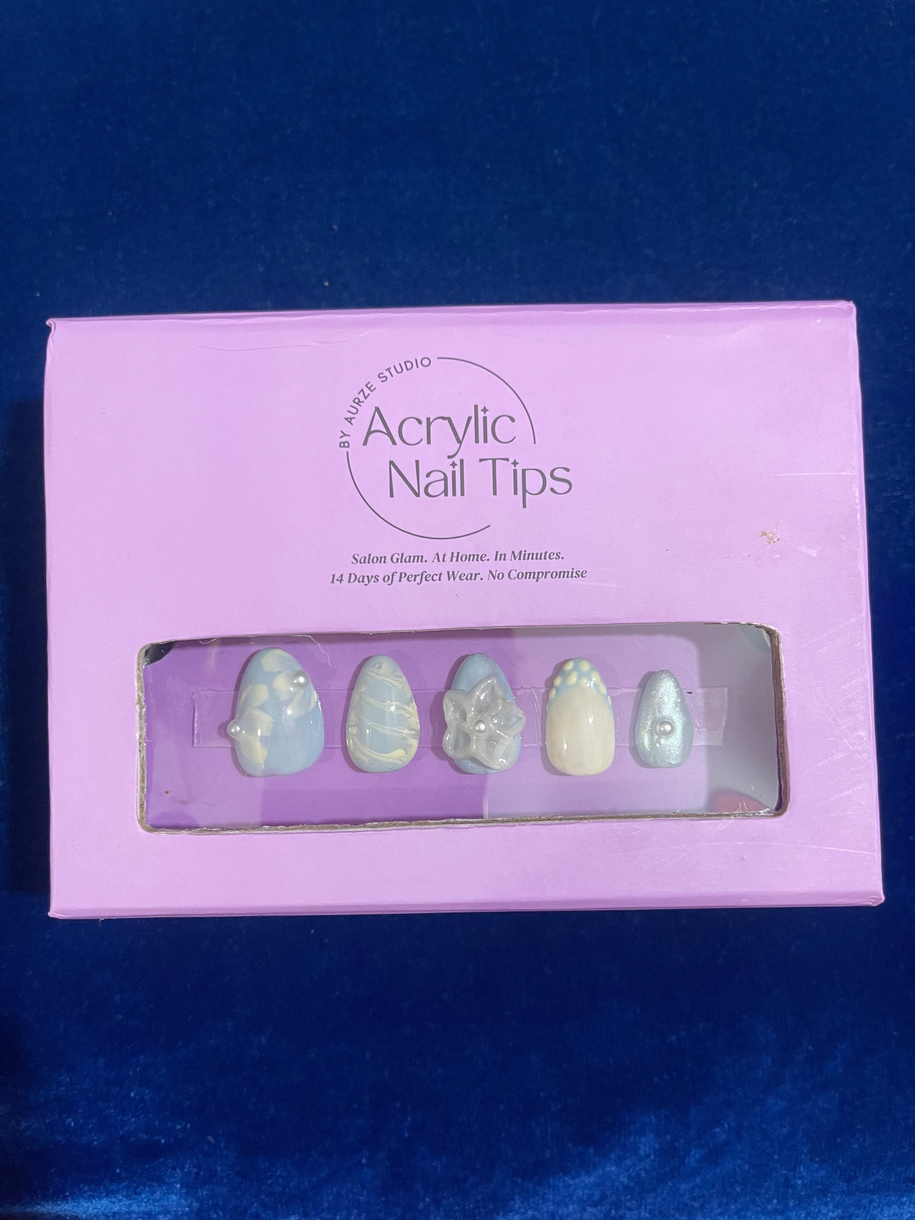 Sky is the limit- Short Almond Press On Nails