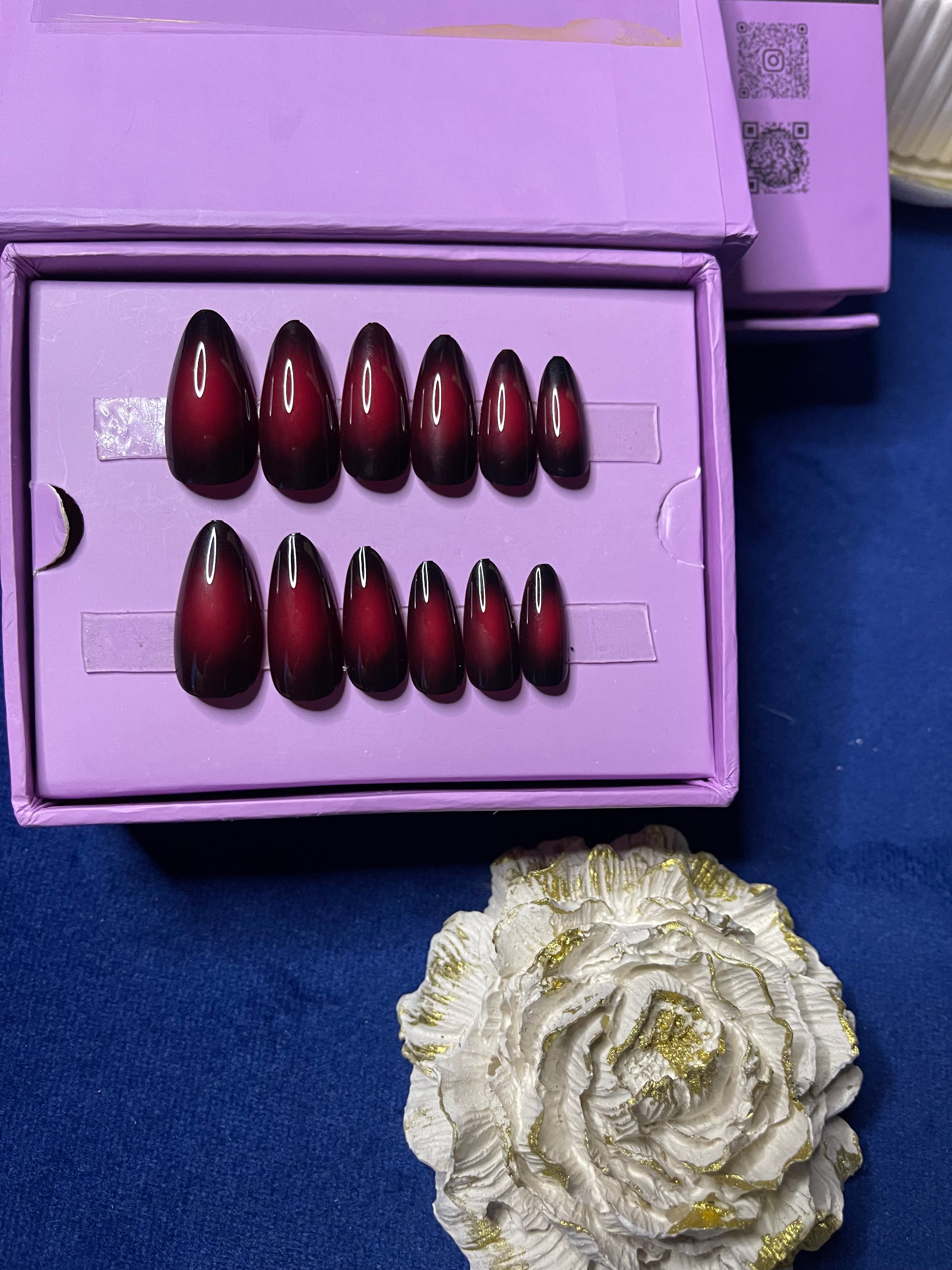 Red & Black Round Ombre - Almond Press Ons