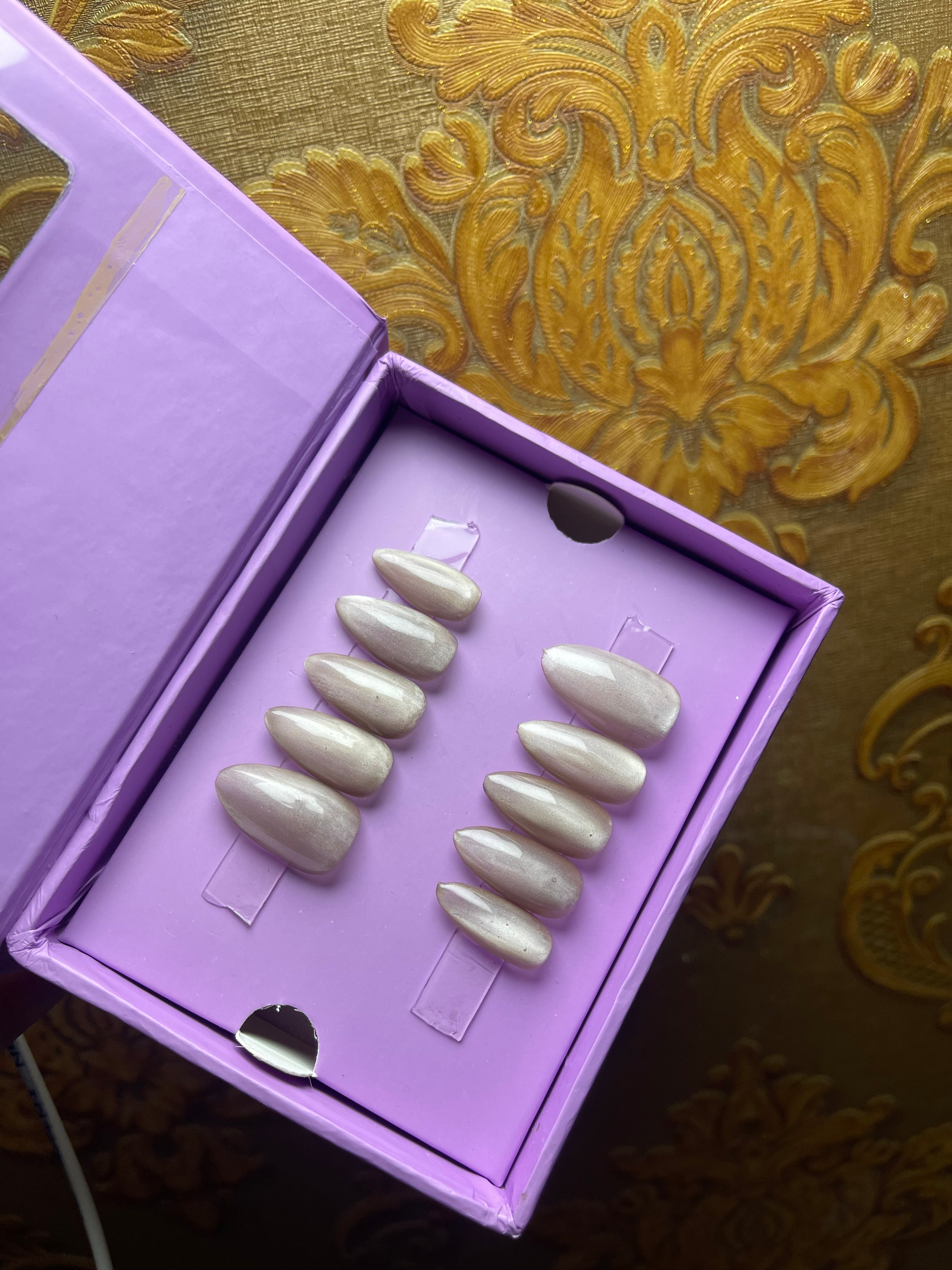 Earthy Cat Eye - Almond Press Ons