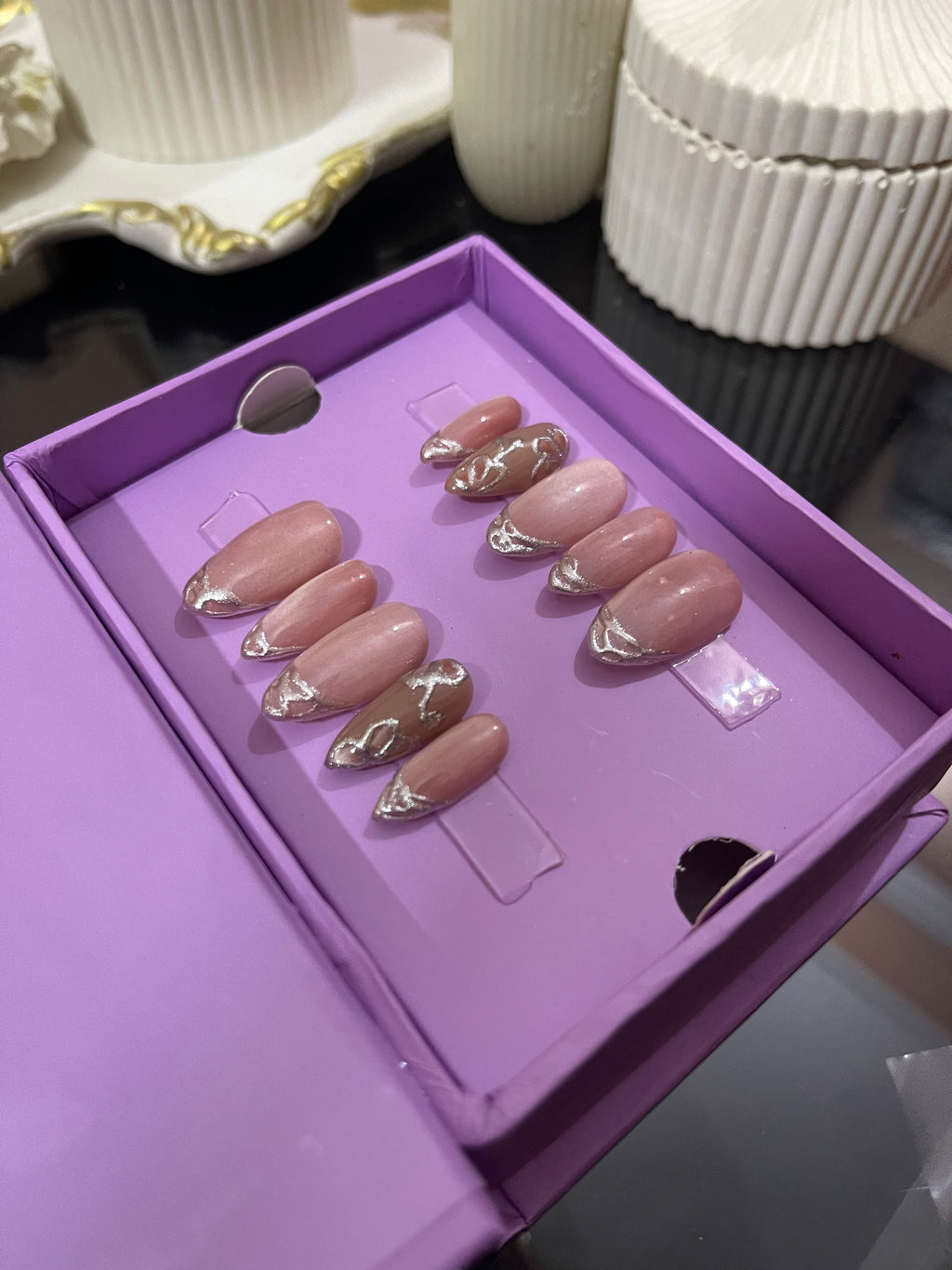 Nude floral chrome - Almond Press Ons