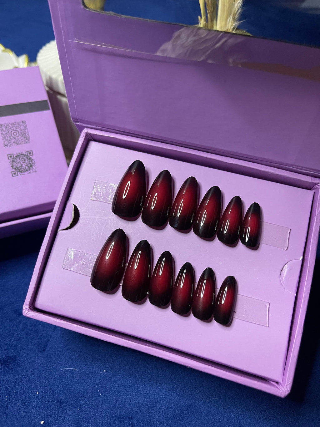 Red & Black Round Ombre - Almond Press Ons