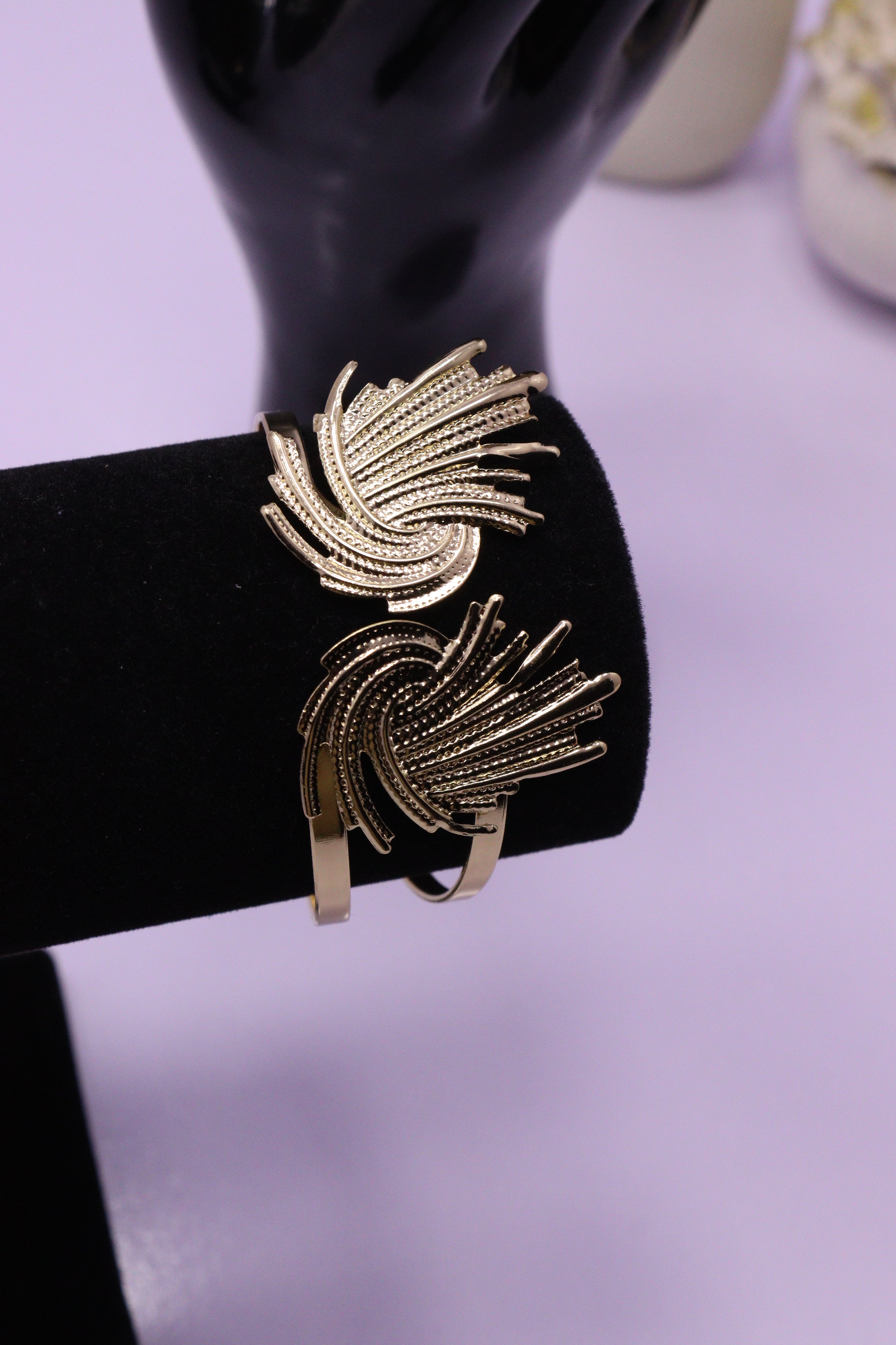 Sleek Wrist Series 0101 - AZ Golden Bangle & Ring Set