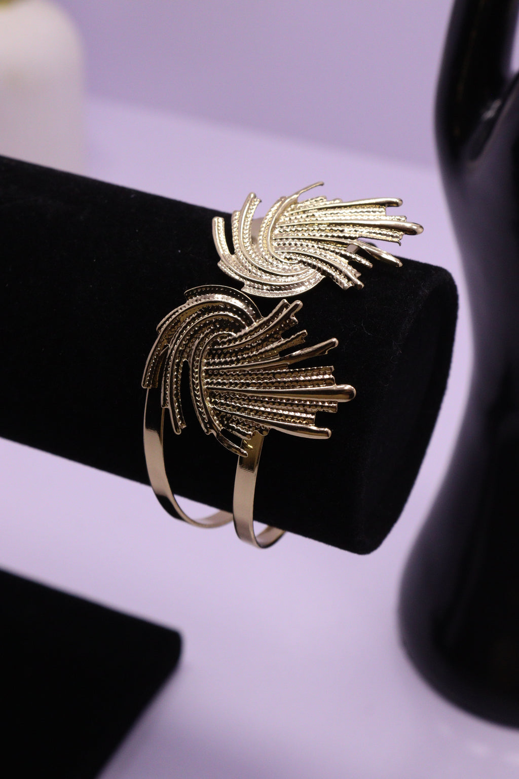 Sleek Wrist Series 0101 - AZ Golden Bangle & Ring Set