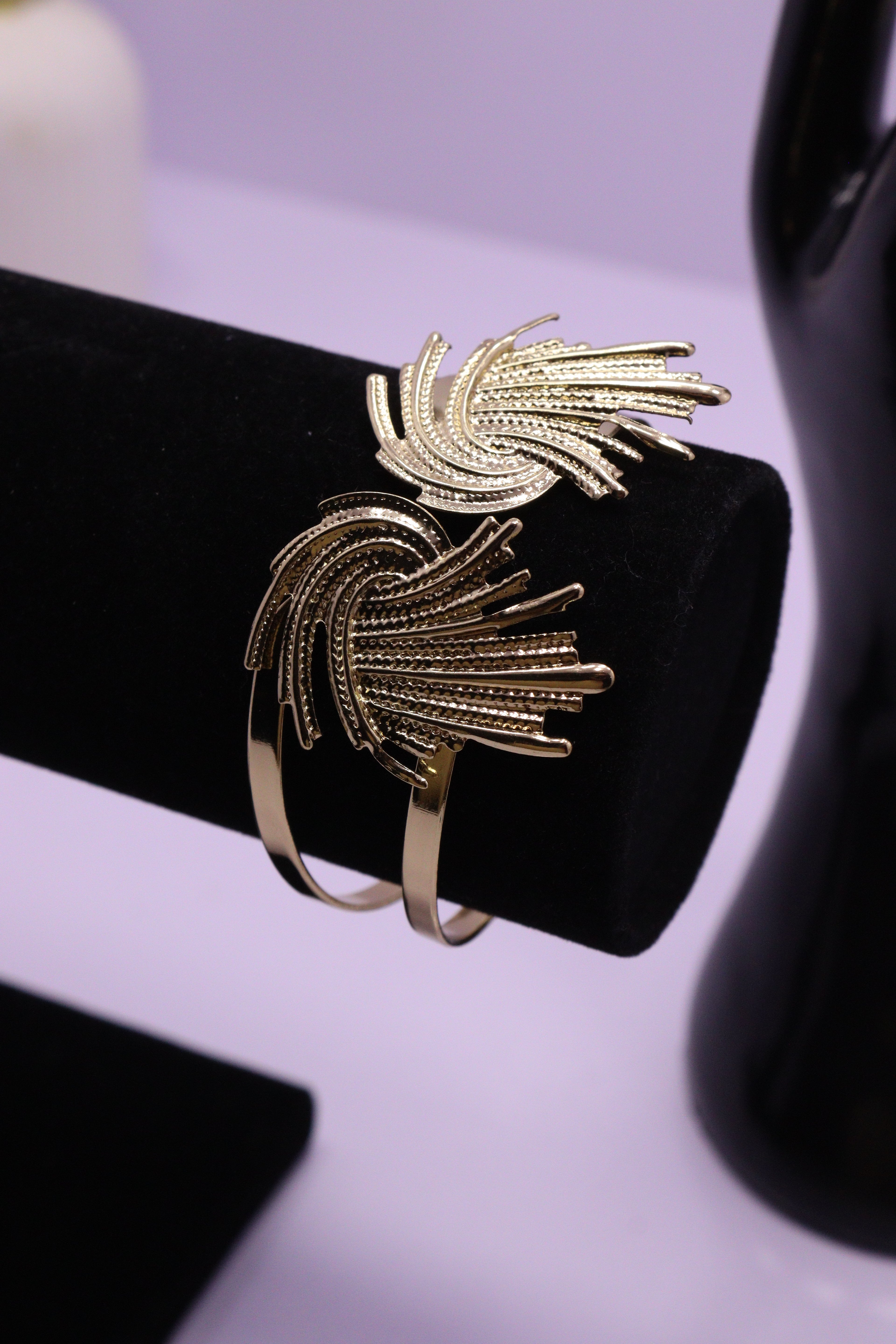 Sleek Wrist Series 0101 - AZ Golden Bangle & Ring Set