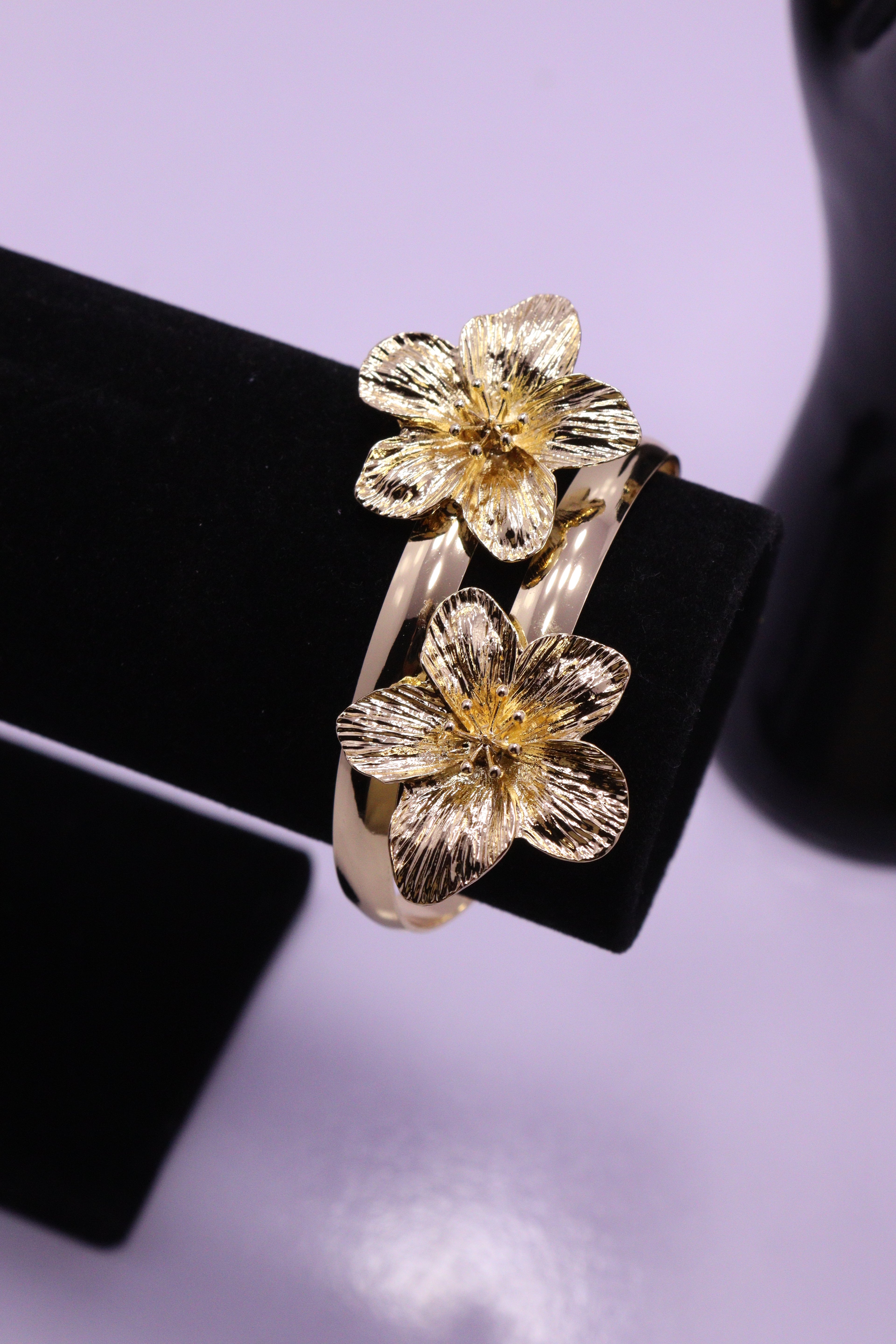 Sleek Wrist Series 0102 - AZ Golden Bangle & Ring Set