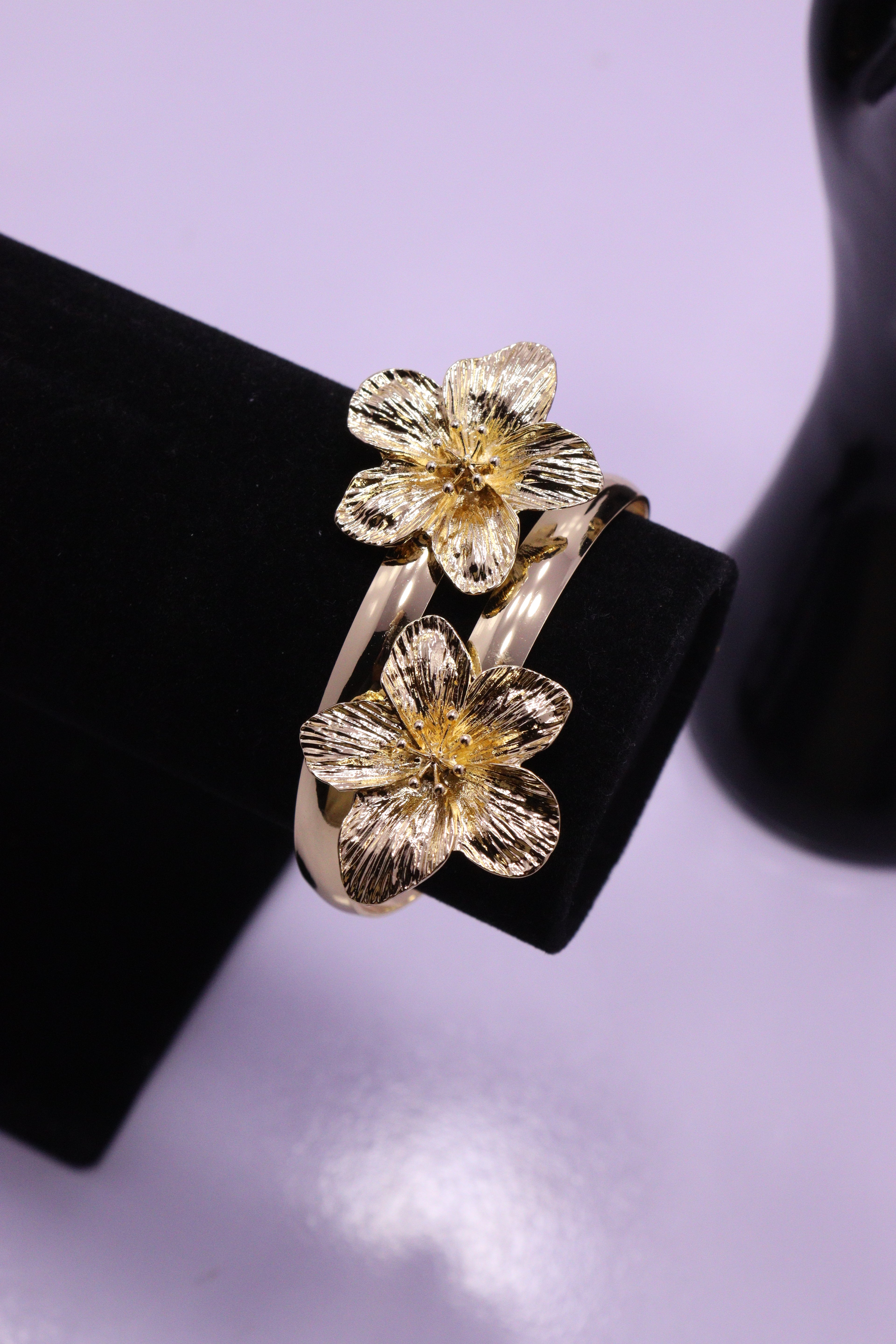 Sleek Wrist Series 0102 - AZ Golden Bangle & Ring Set