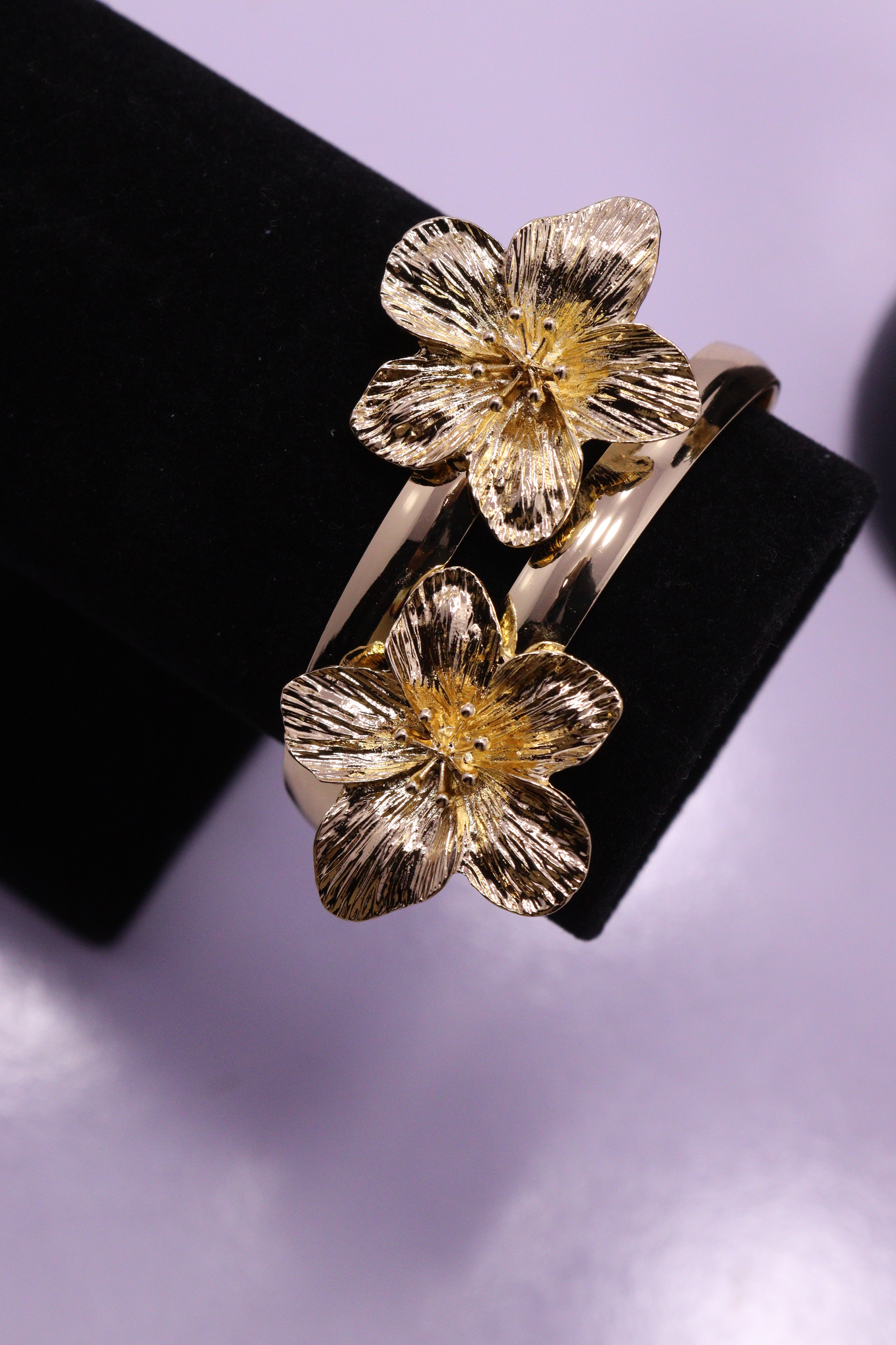 Sleek Wrist Series 0102 - AZ Golden Bangle & Ring Set