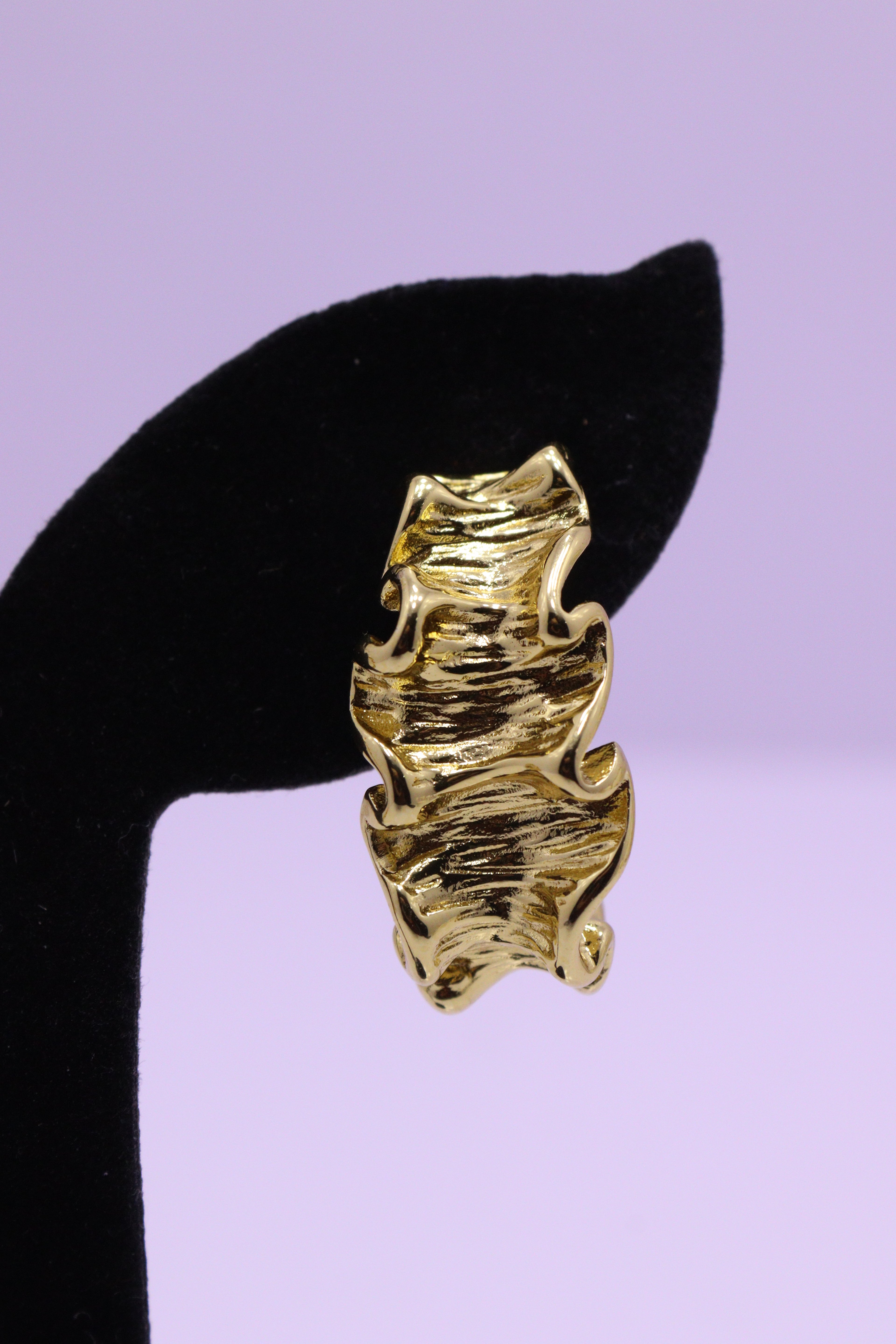 Bold Glow Series 0015 - AZ Golden Ear ring