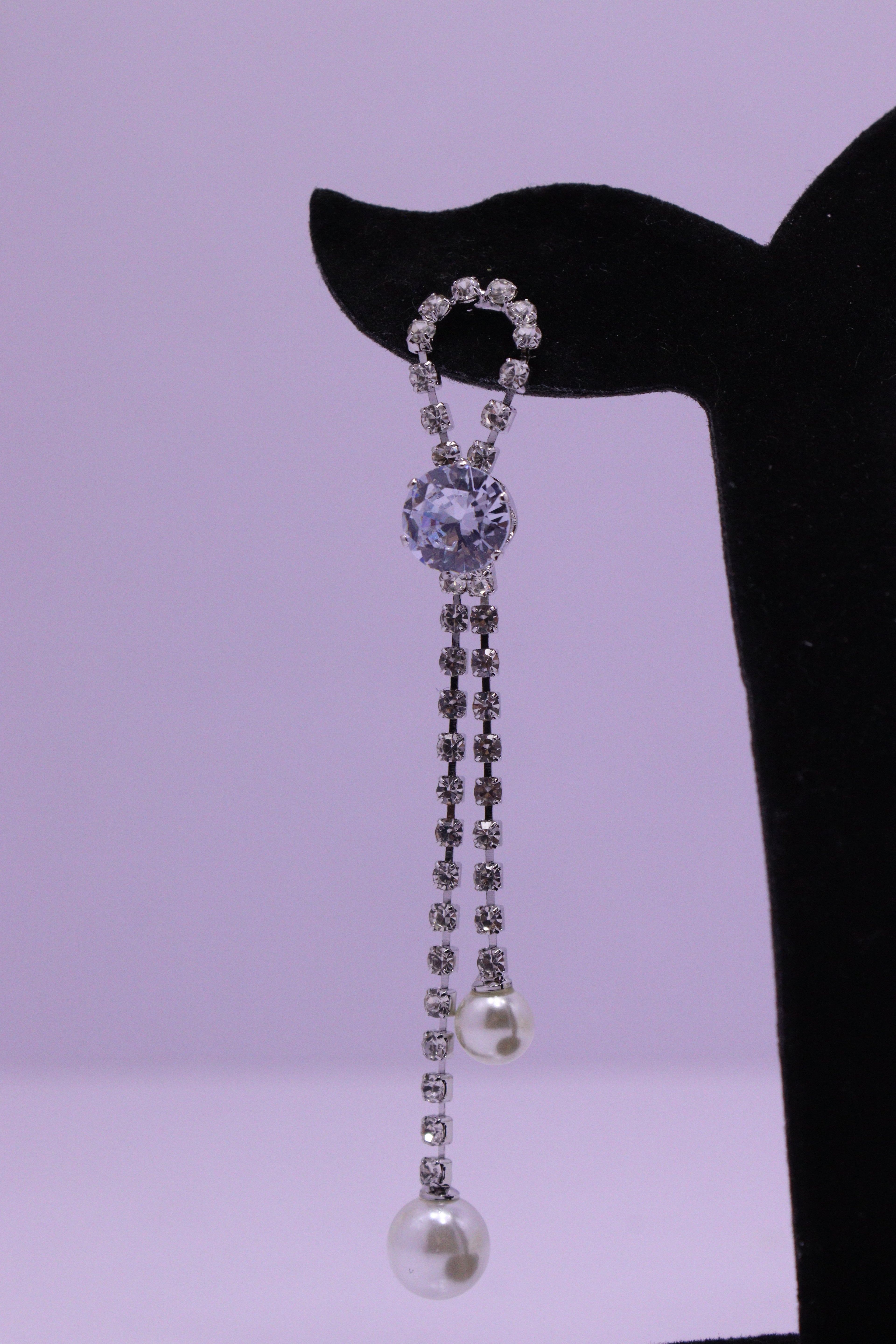 Bold Glow Series 0165 - AZ Silver Ear ring