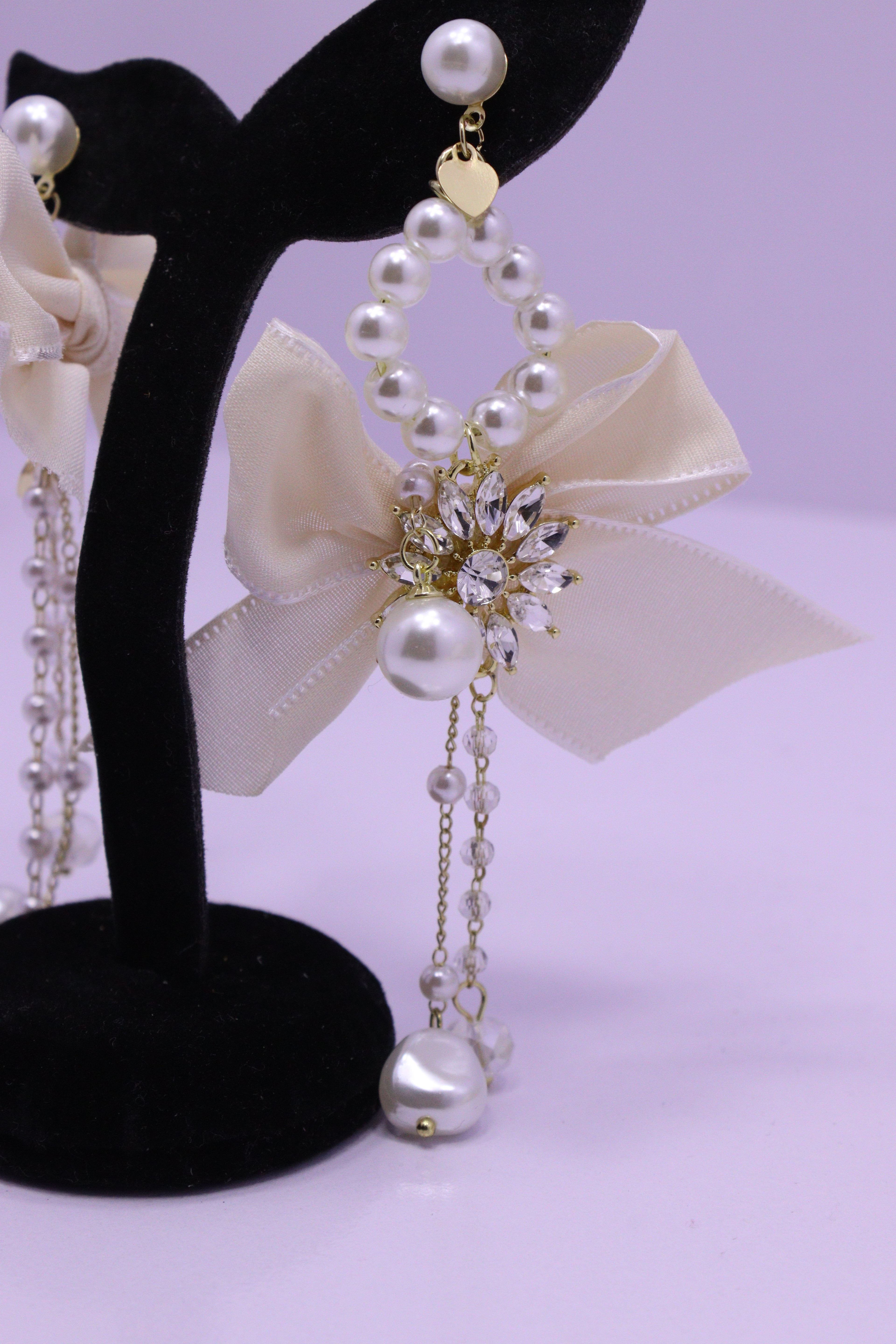 Bold Glow Series 0187 - AZ Silver Ear ring