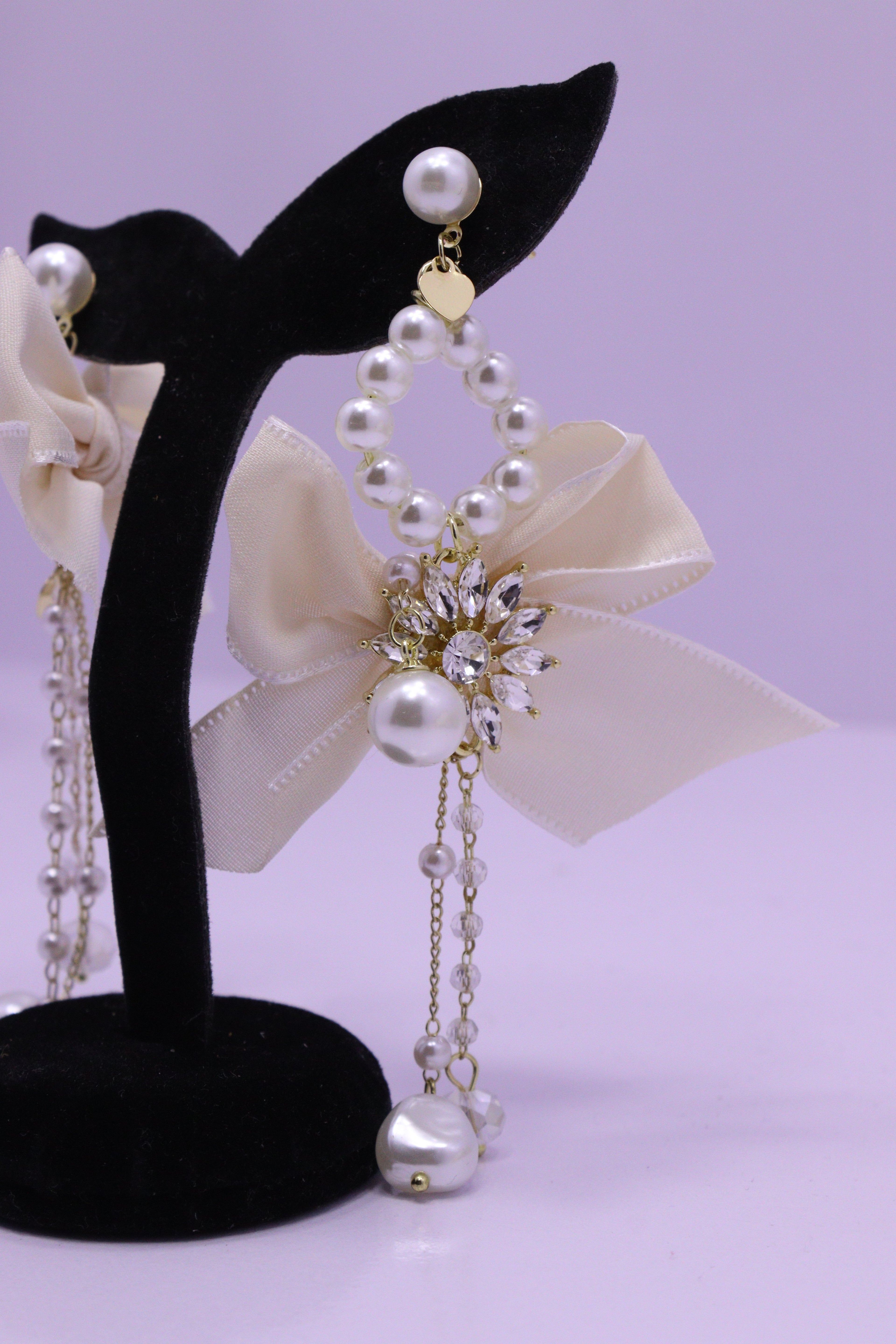 Bold Glow Series 0187 - AZ Silver Ear ring