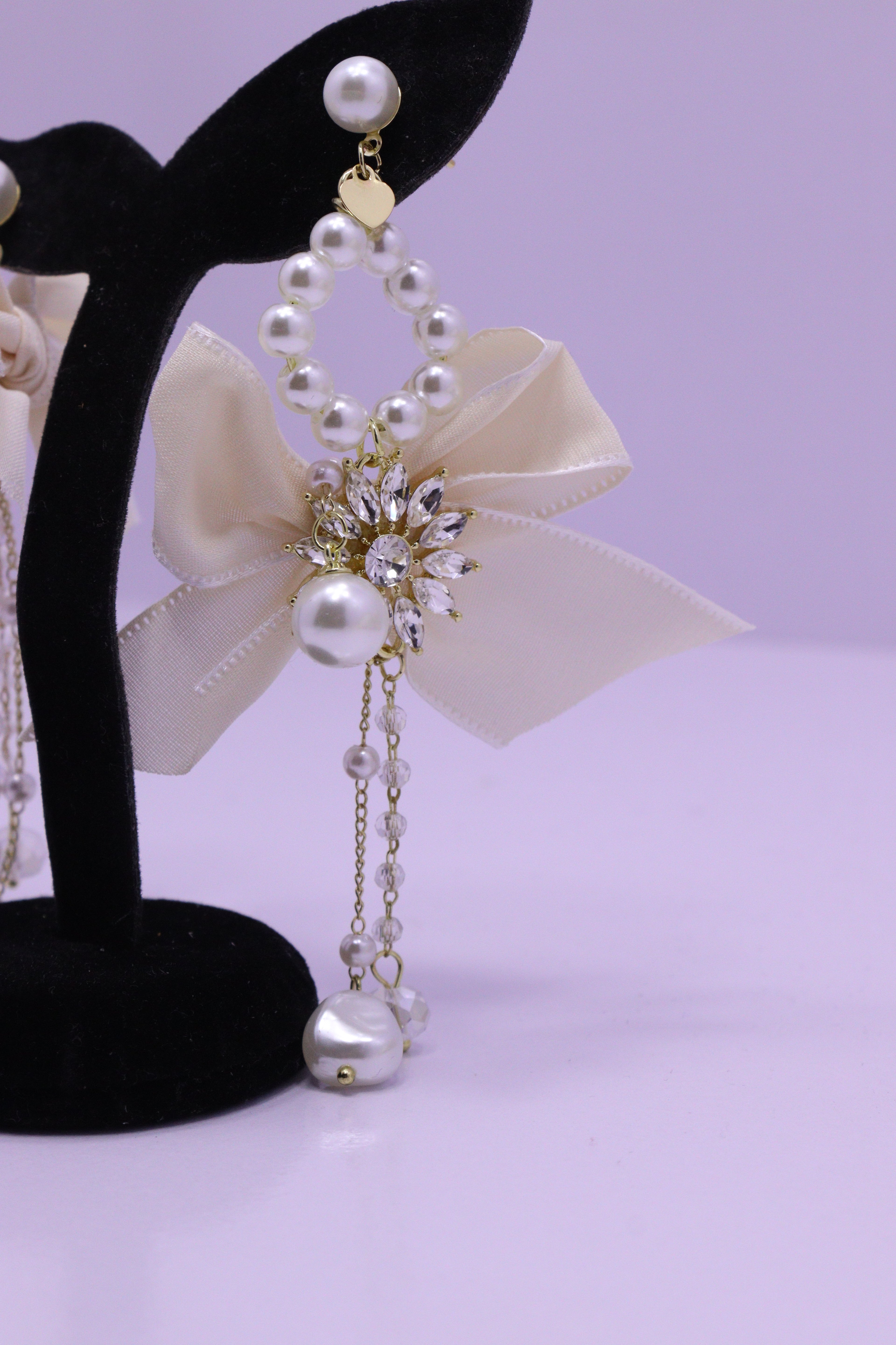 Bold Glow Series 0187 - AZ Silver Ear ring