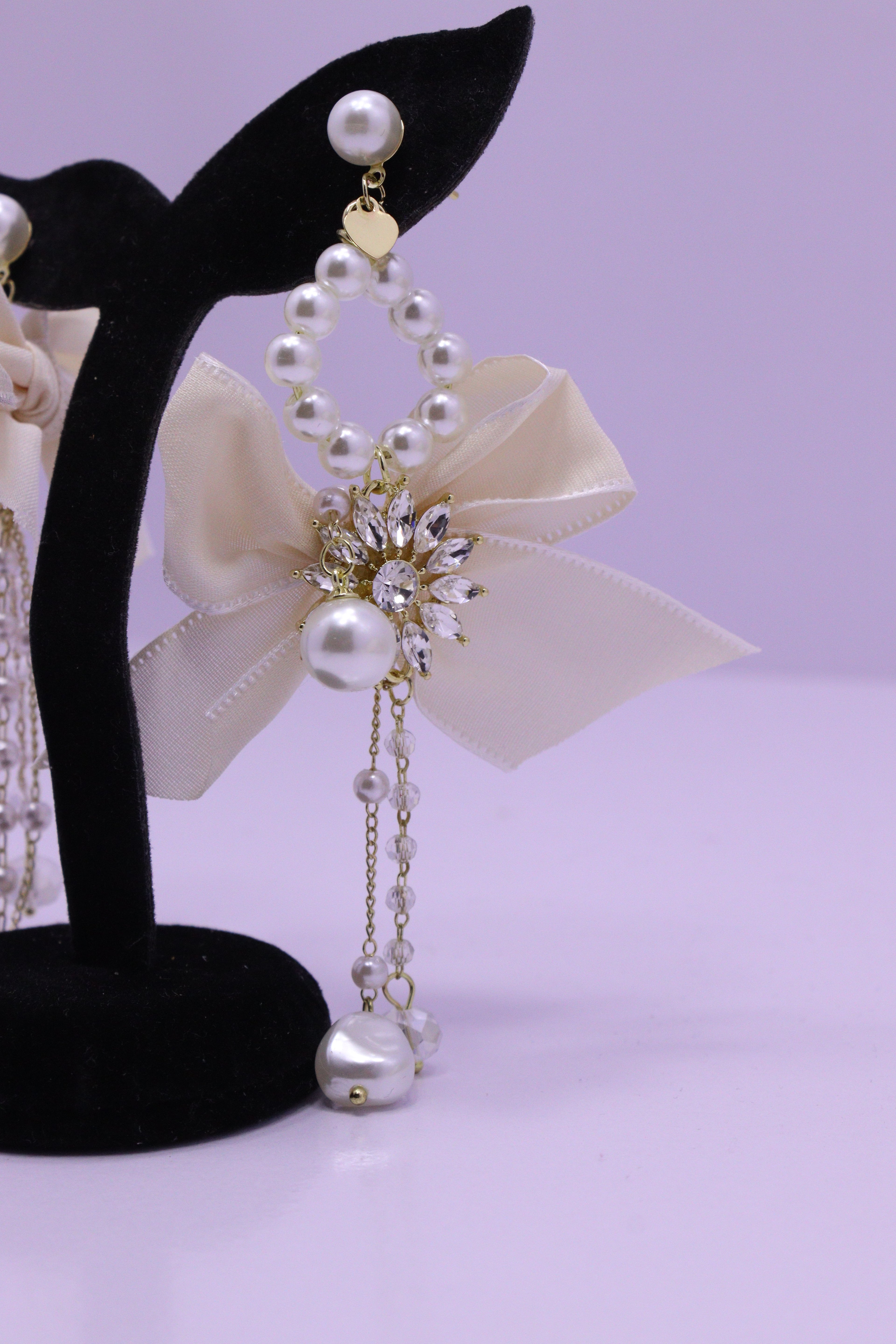 Bold Glow Series 0187 - AZ Silver Ear ring