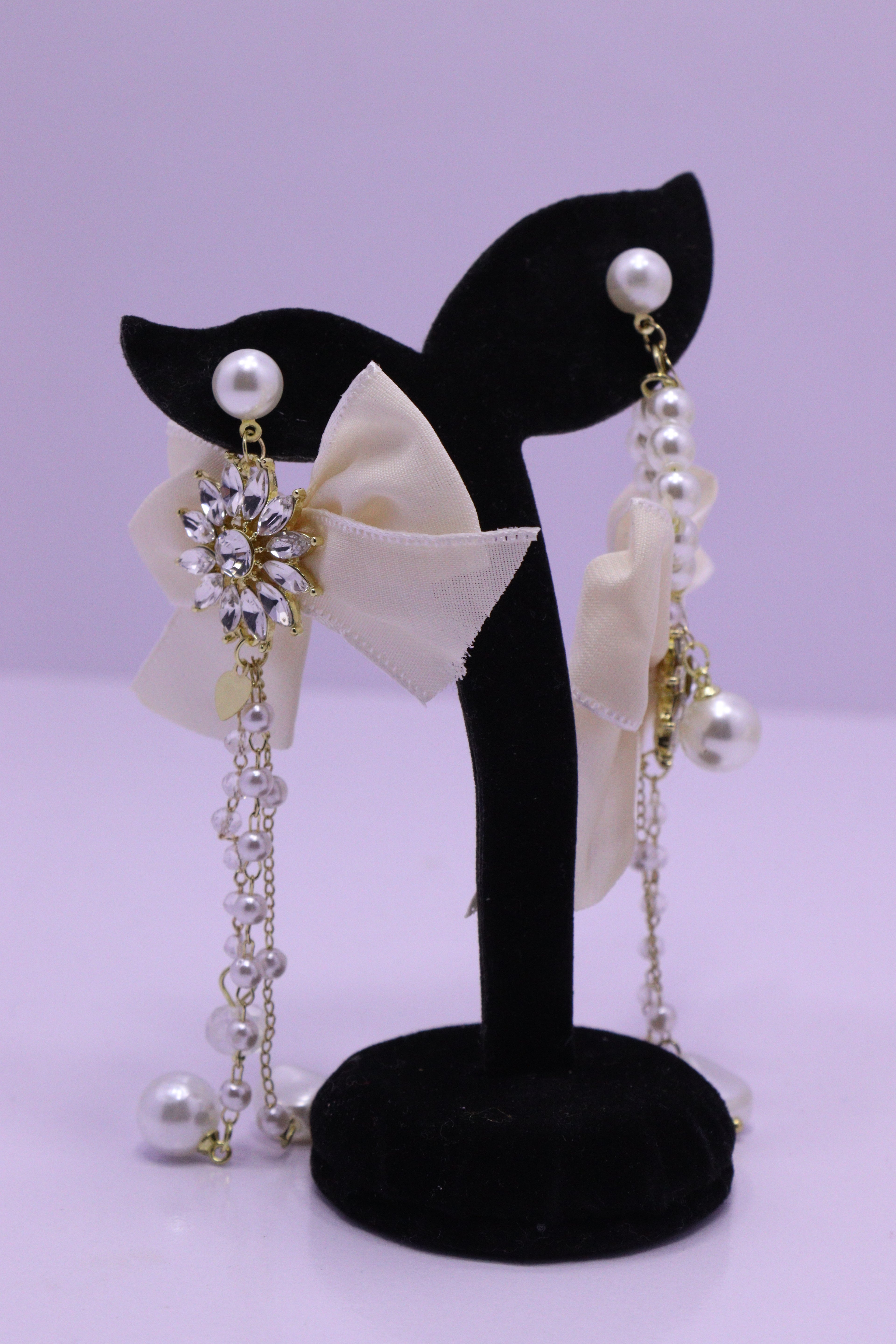 Bold Glow Series 0187 - AZ Silver Ear ring