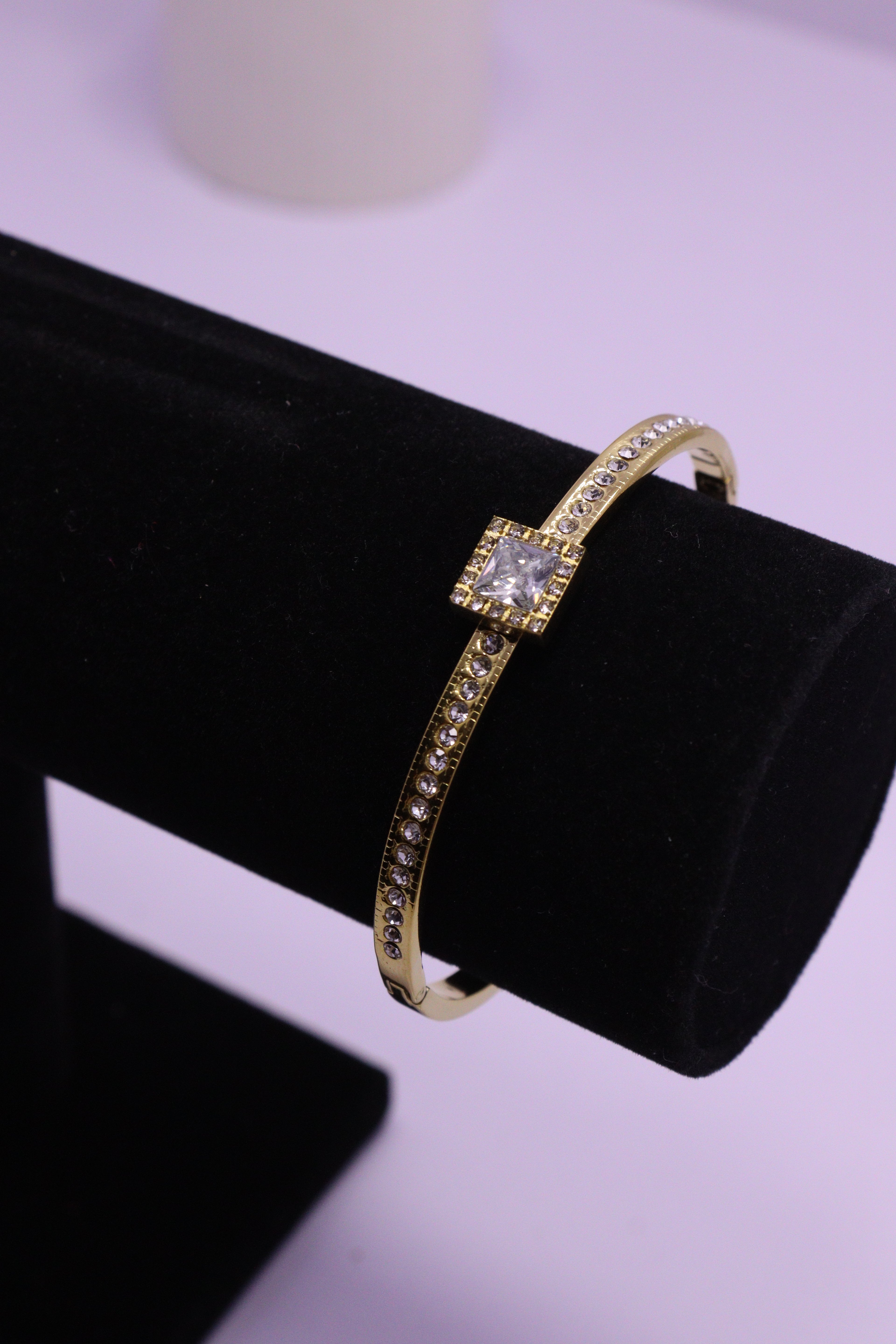 Sleek Wrist Series 0070 - AZ Golden Bangle