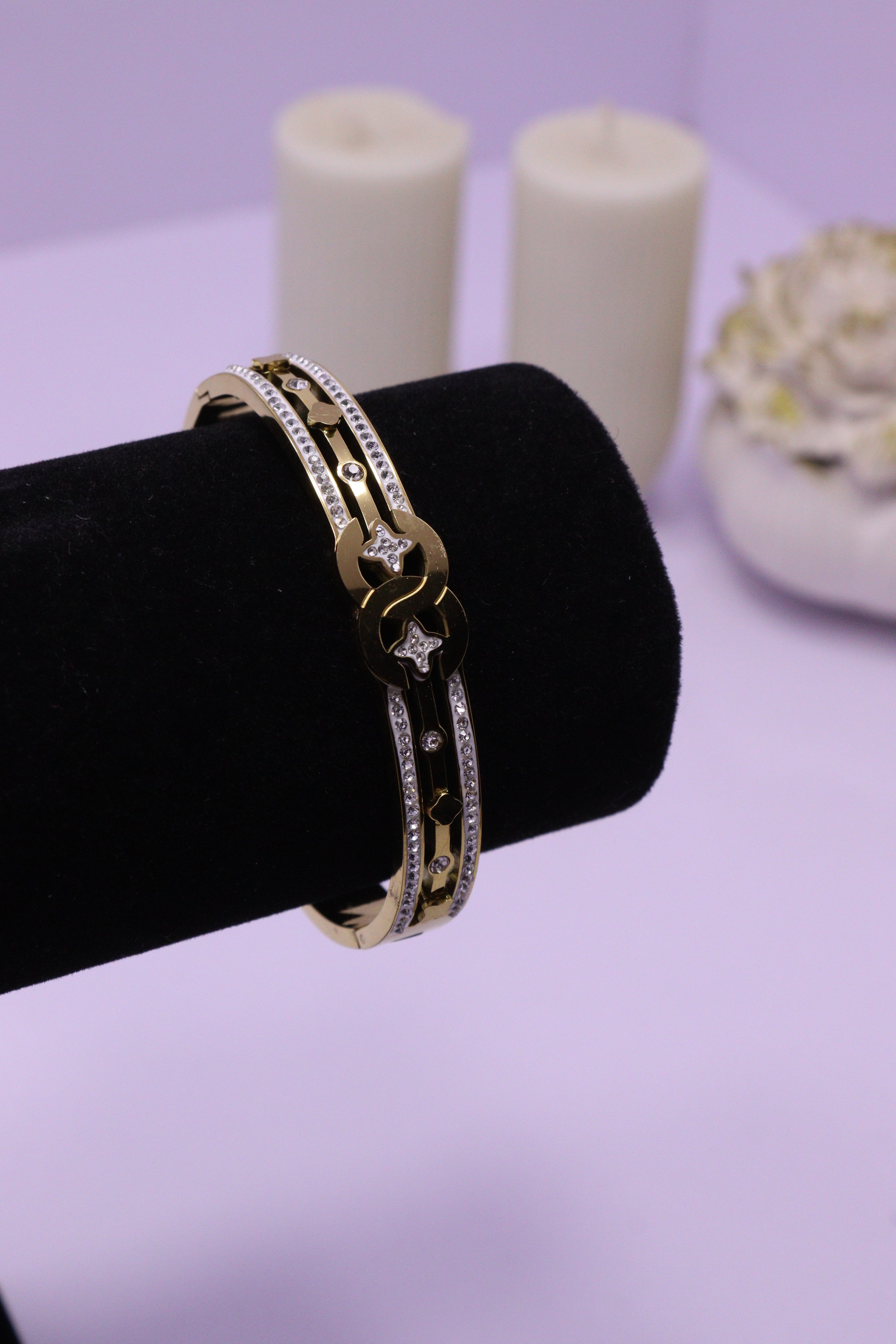 Sleek Wrist Series 0081 - AZ Golden Bangle