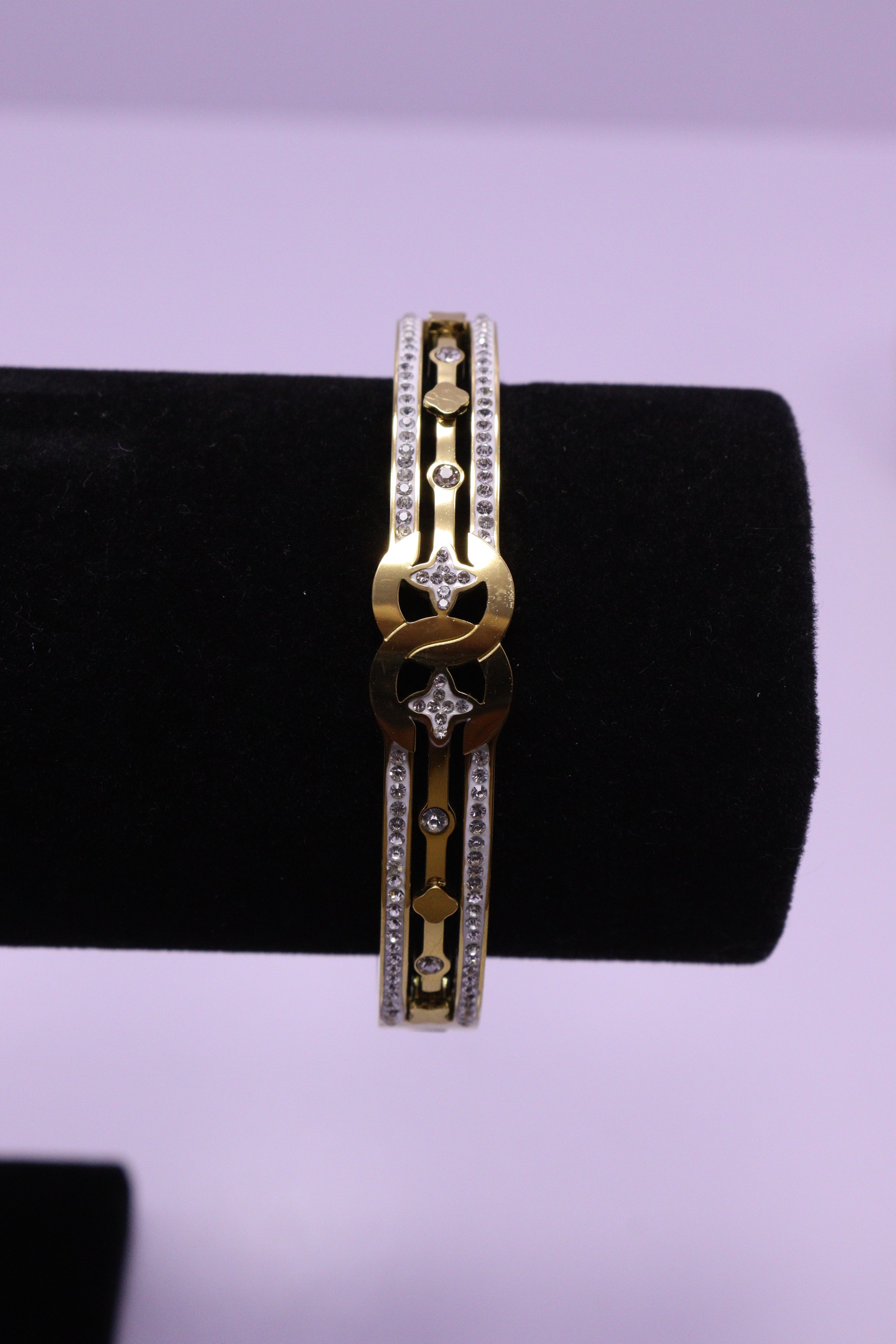 Sleek Wrist Series 0081 - AZ Golden Bangle