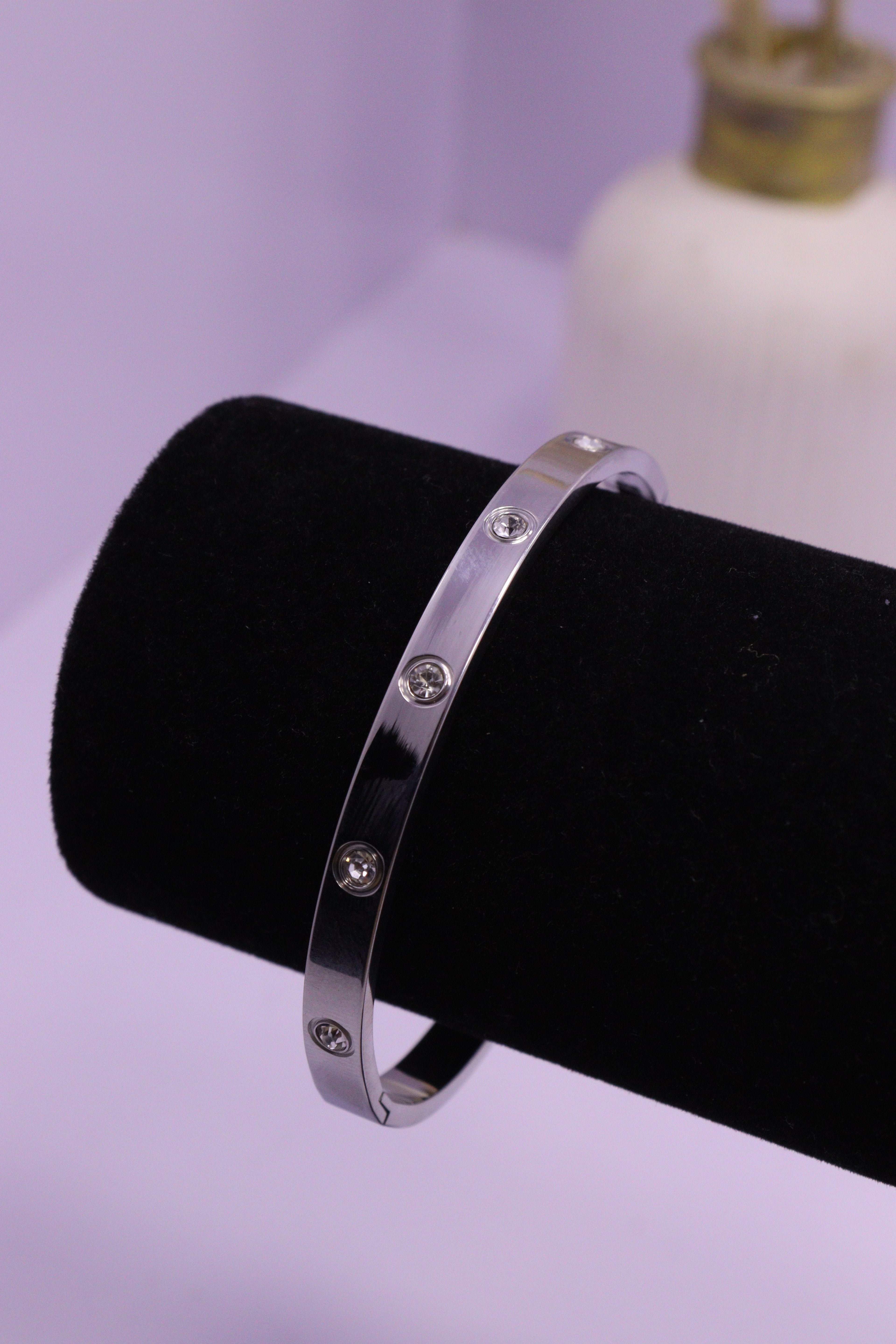 Sleek Wrist Series 0082 - AZ Silver Bangle