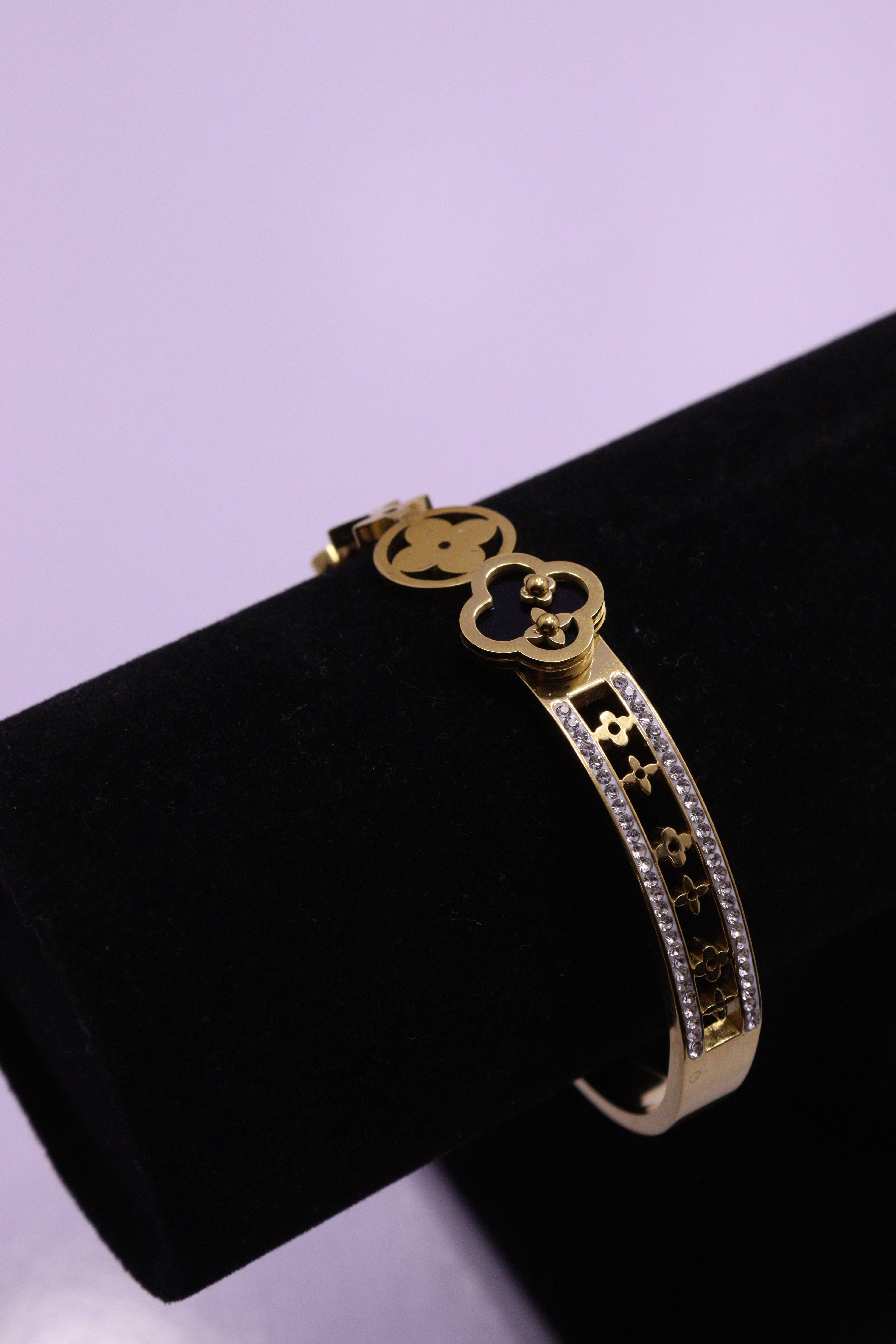Sleek Wrist Series 0092 - AZ Golden Bangle