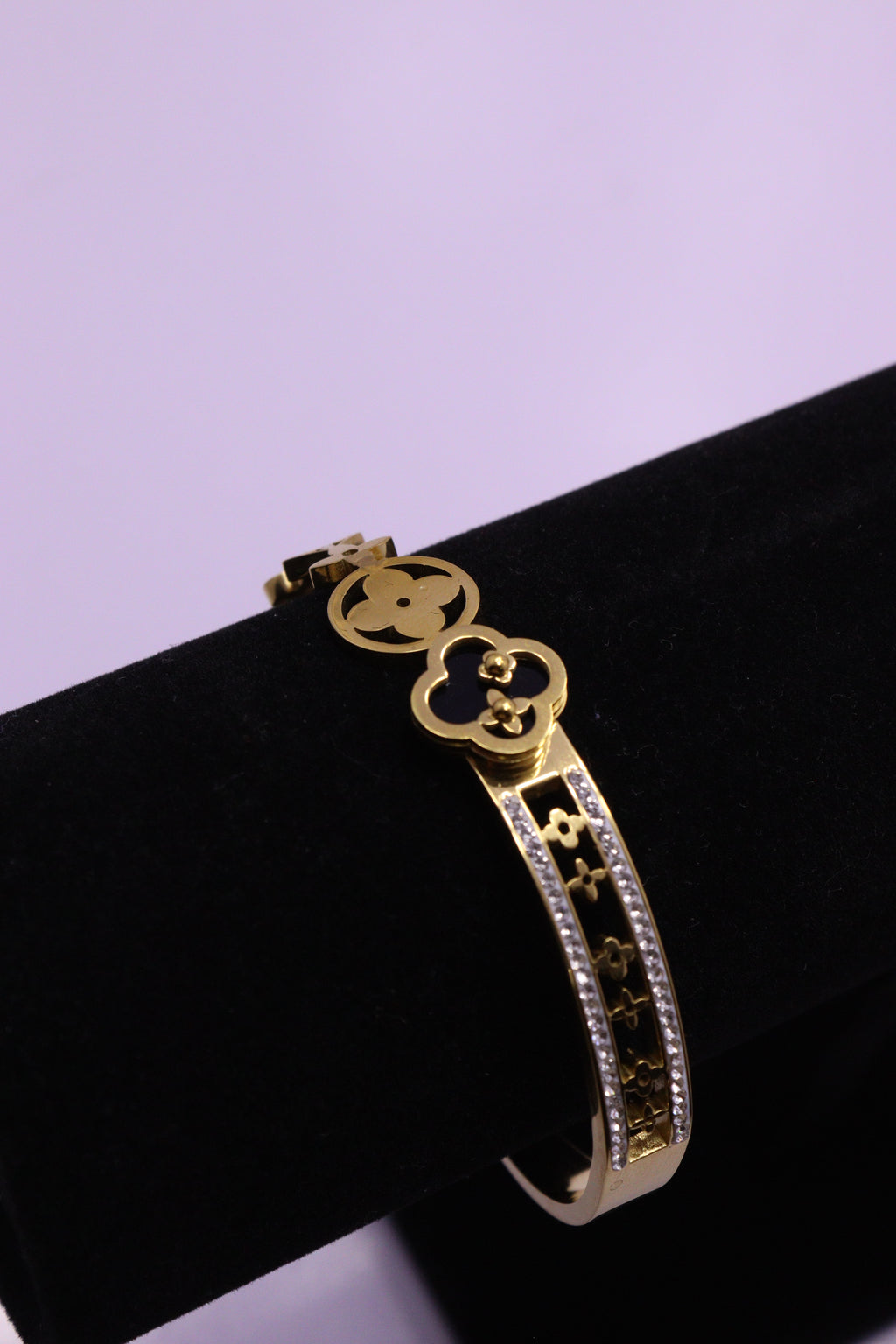 Sleek Wrist Series 0092 - AZ Golden Bangle