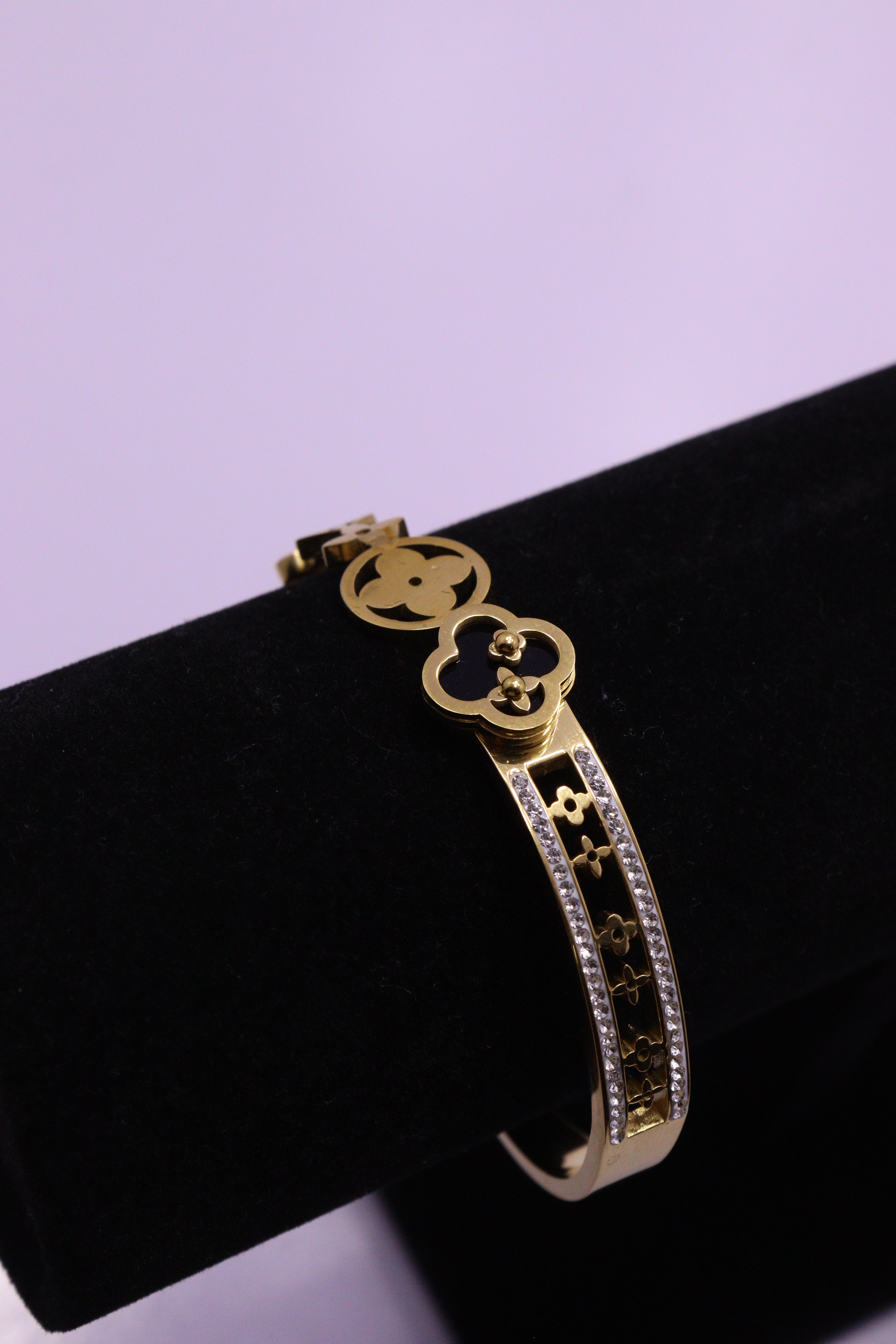 Sleek Wrist Series 0092 - AZ Golden Bangle