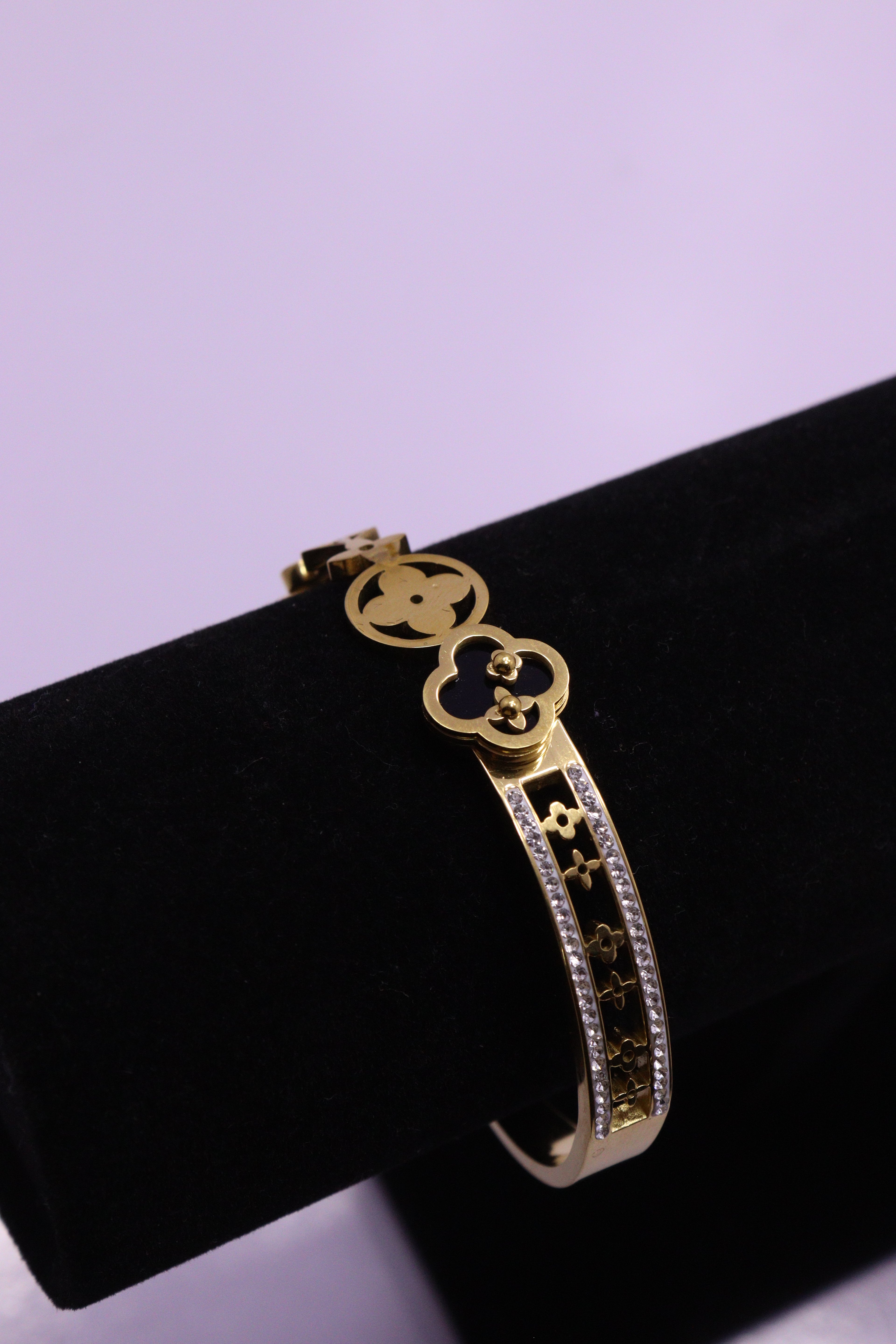 Sleek Wrist Series 0092 - AZ Golden Bangle