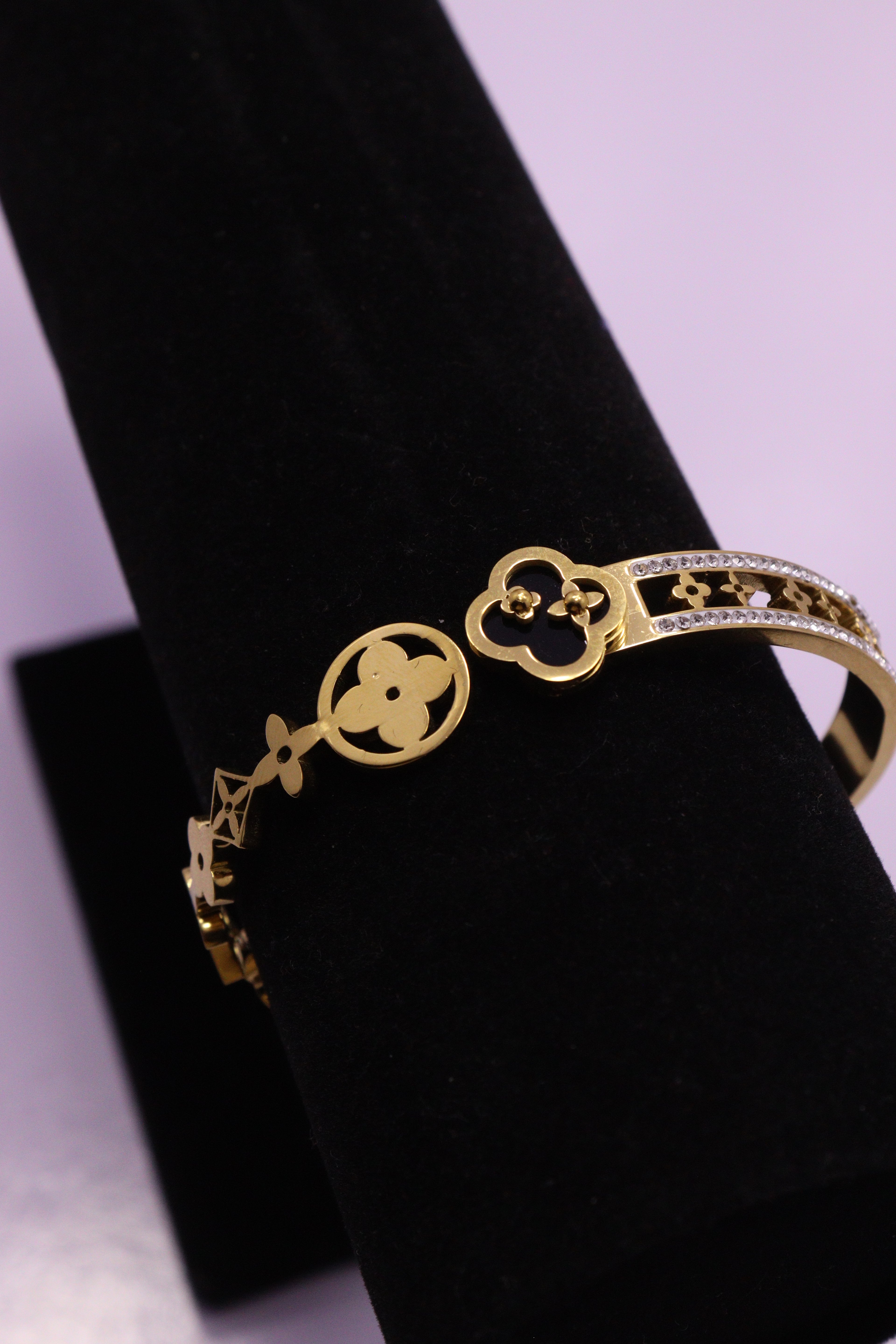 Sleek Wrist Series 0092 - AZ Golden Bangle