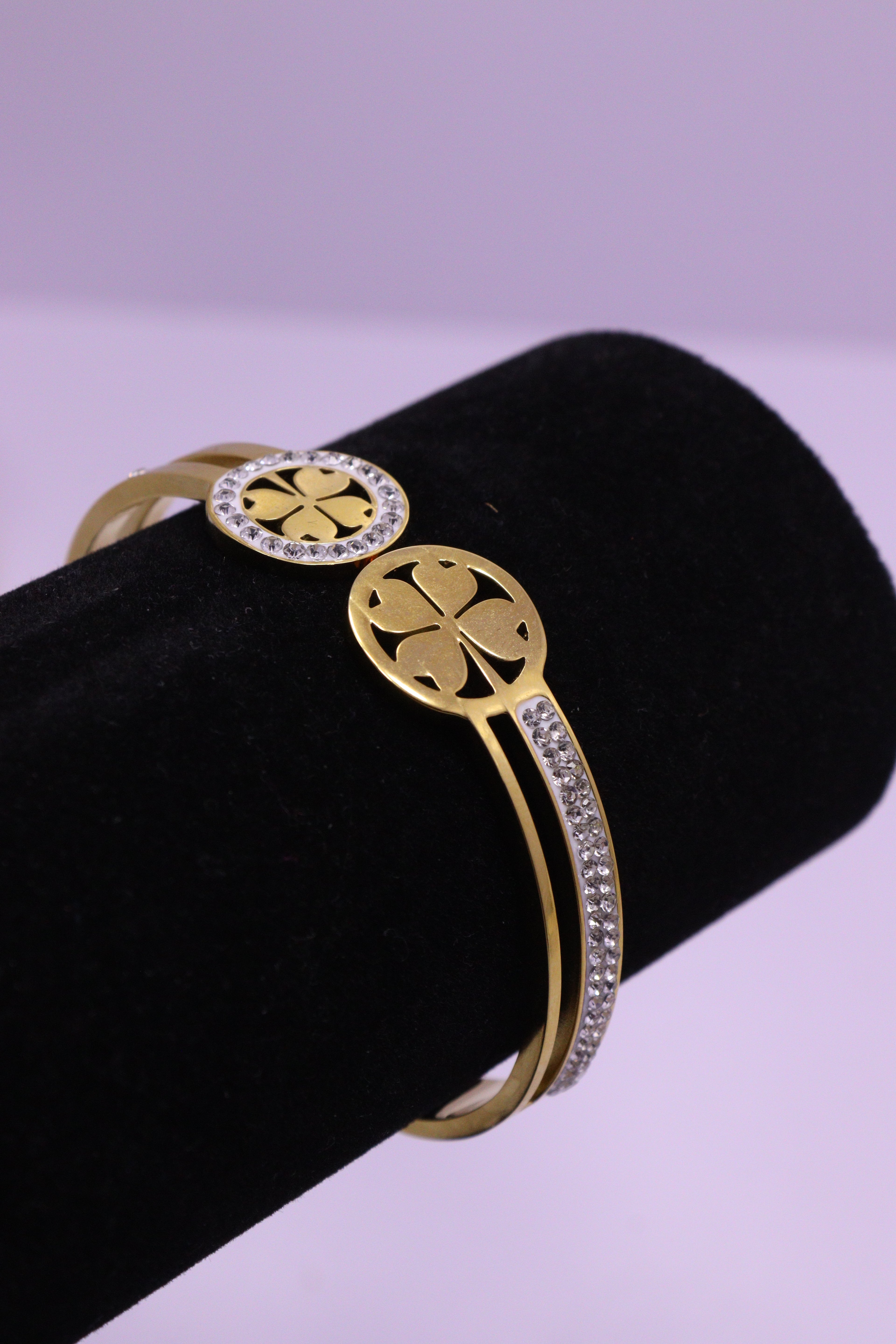 Sleek Wrist Series 0093 - AZ Golden Bangle