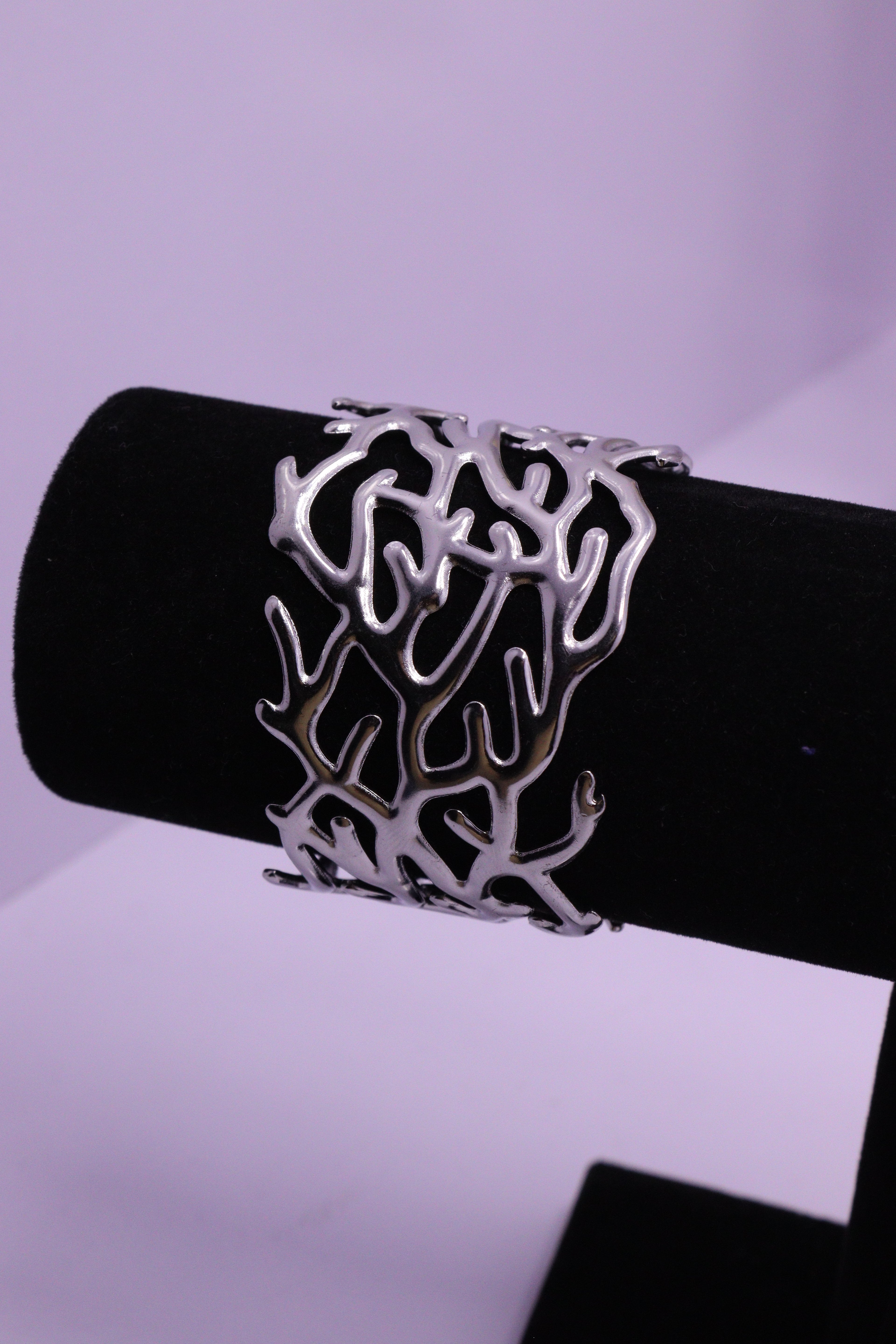 Sleek Wrist Series 0094 - AZ Silver Bangle