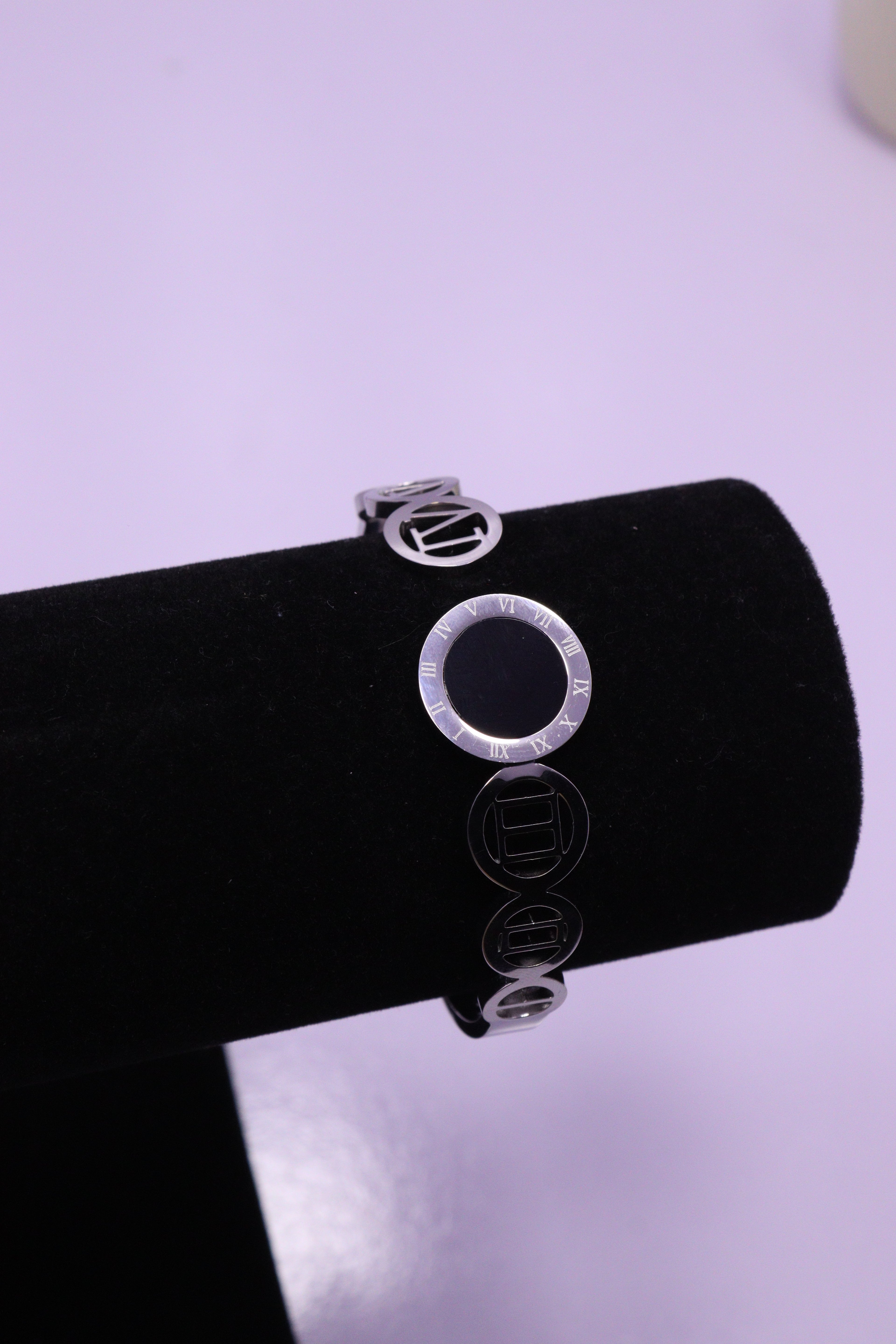 Sleek Wrist Series 0095 - AZ Silver Bangle