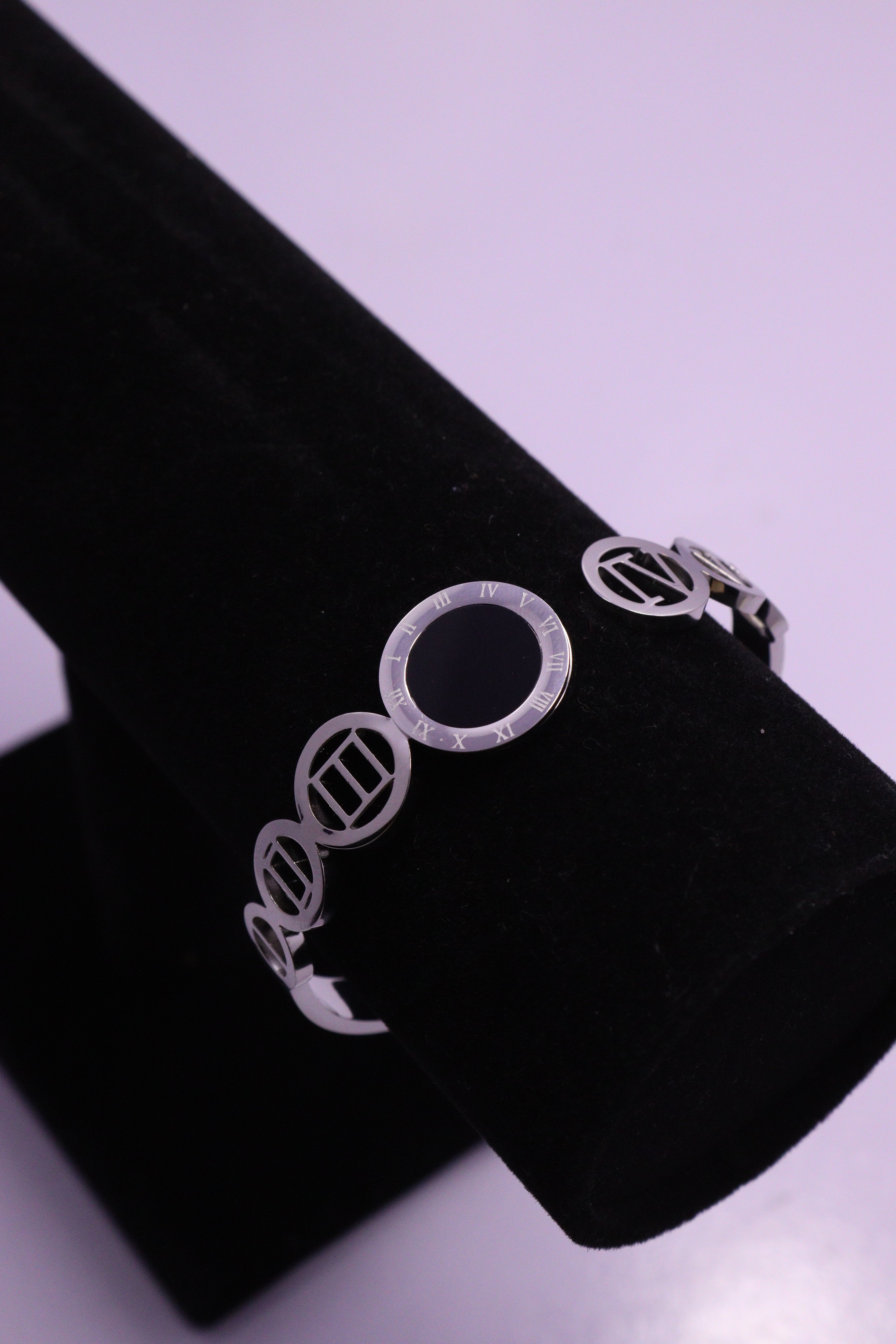 Sleek Wrist Series 0095 - AZ Silver Bangle