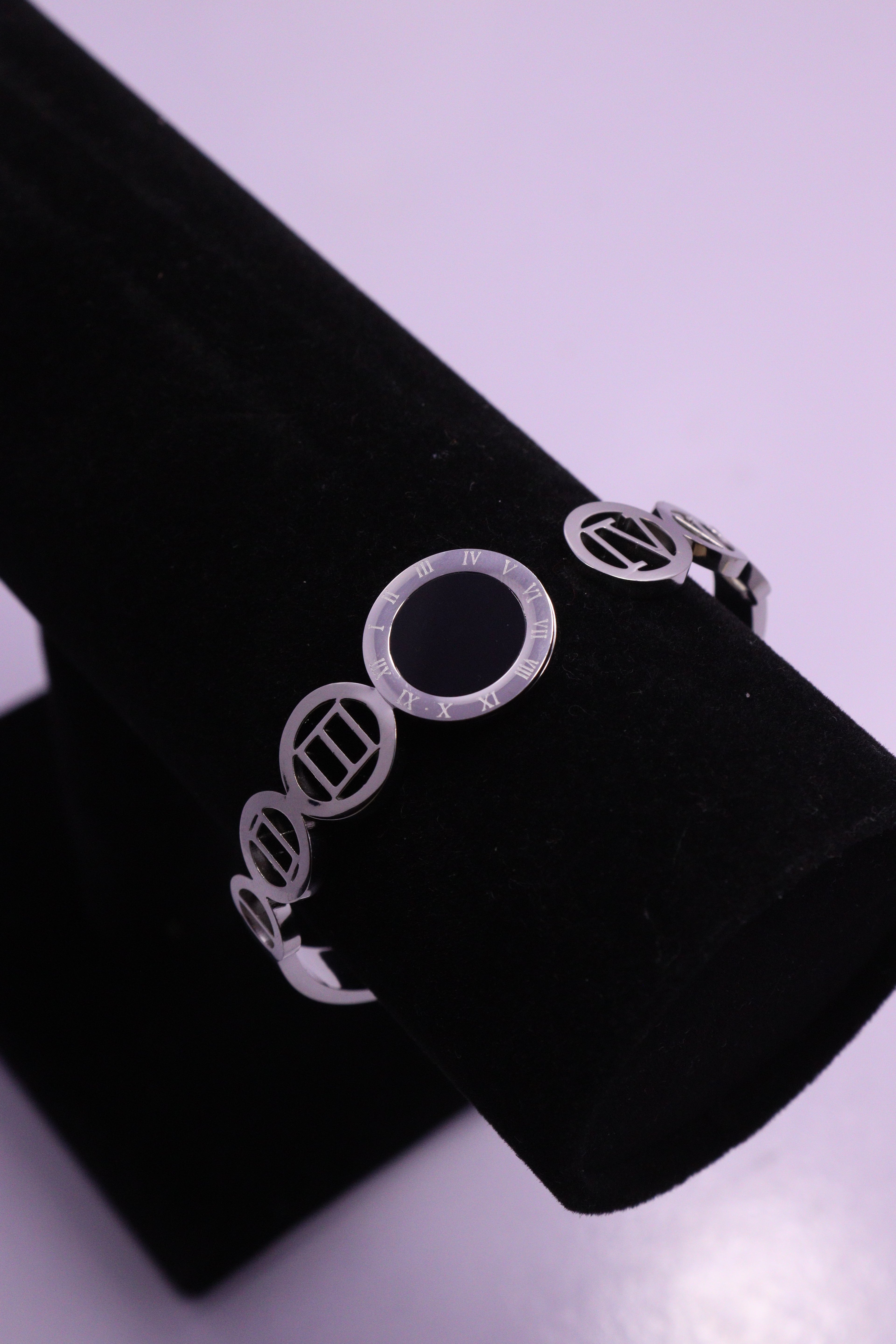 Sleek Wrist Series 0095 - AZ Silver Bangle