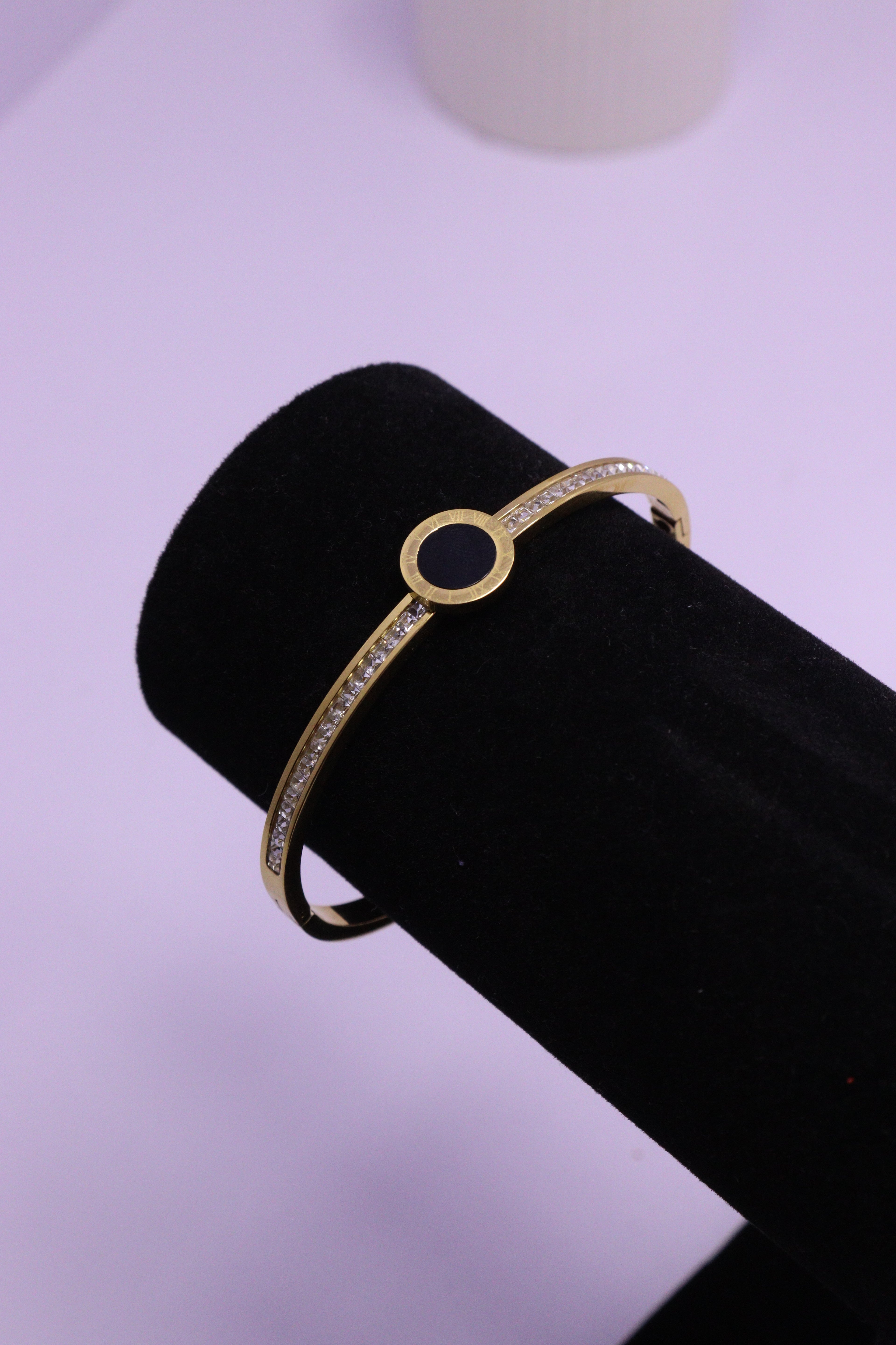 Sleek Wrist Series 0096 - AZ Golden Bangle