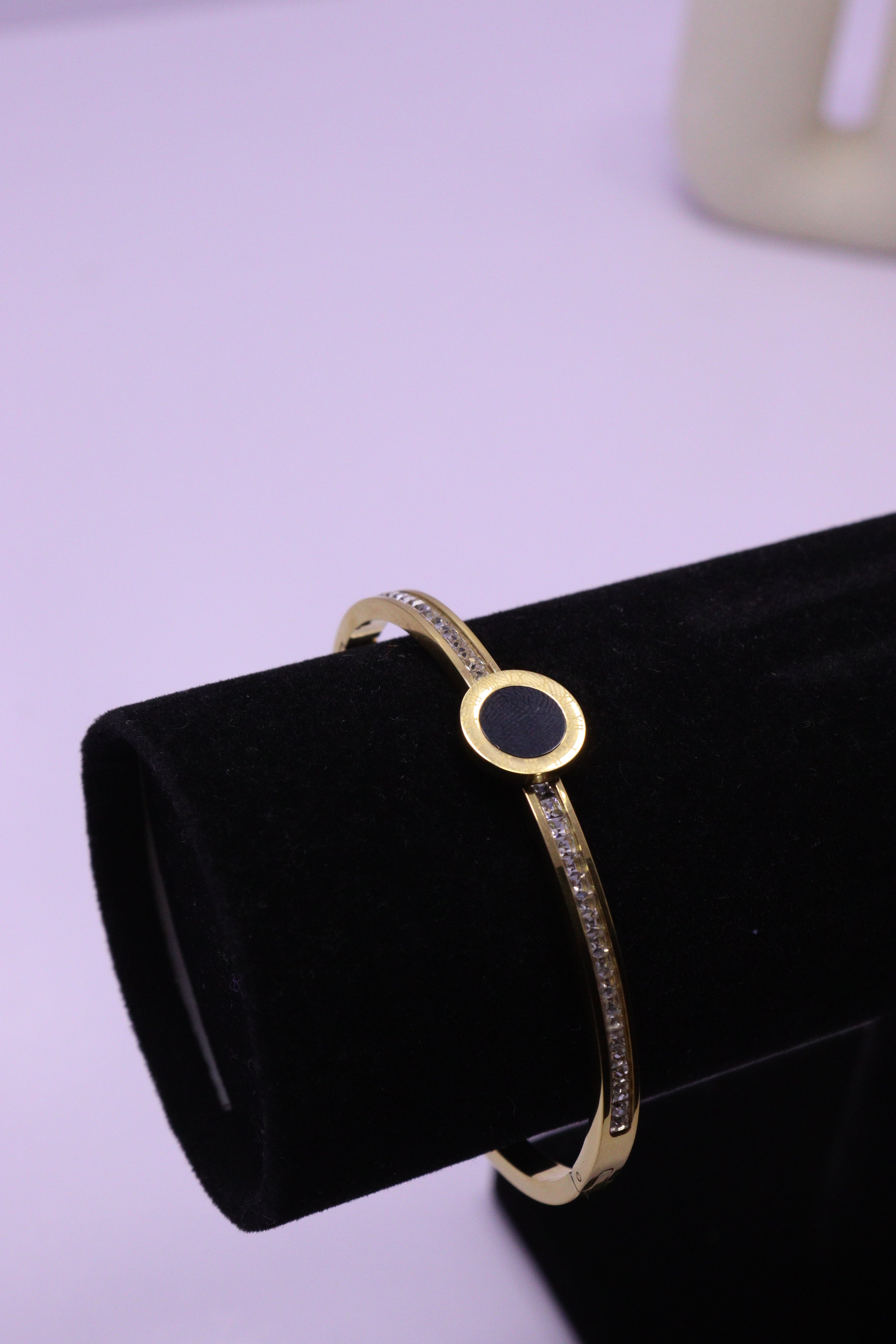 Sleek Wrist Series 0096 - AZ Golden Bangle