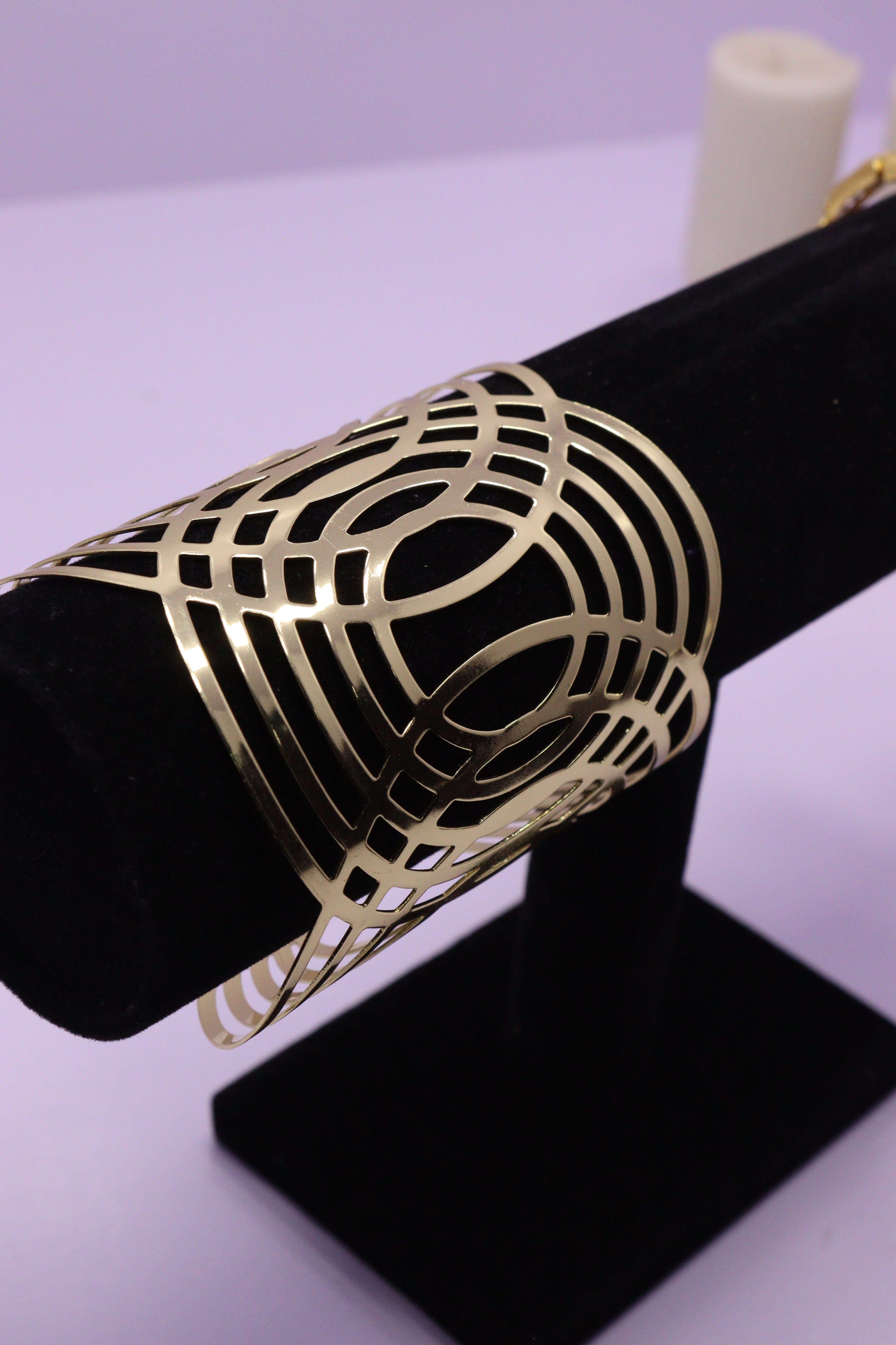 Sleek Wrist Series 0097 - AZ Golden Bangle