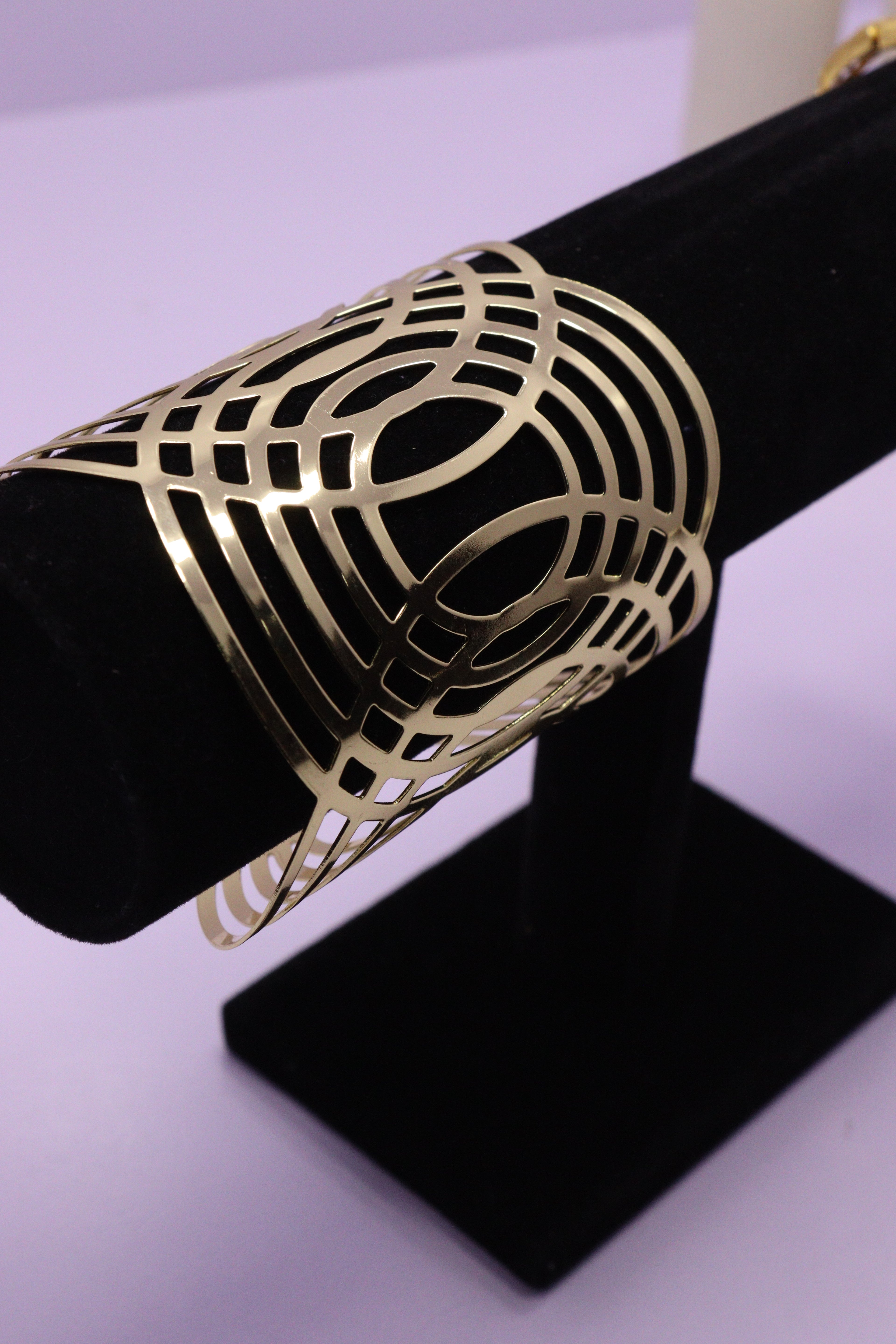 Sleek Wrist Series 0097 - AZ Golden Bangle