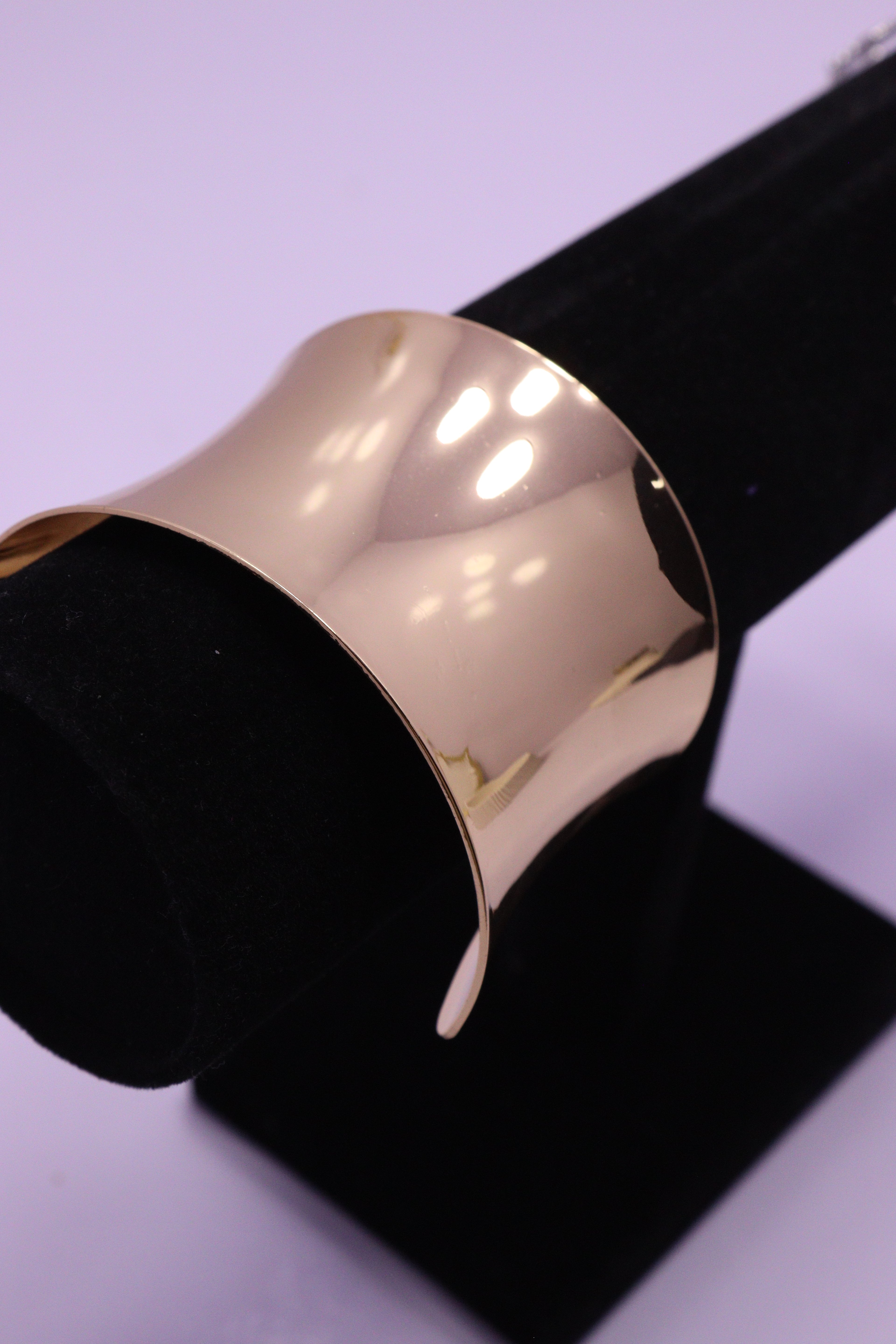 Sleek Wrist Series 0099 - AZ Golden Bangle