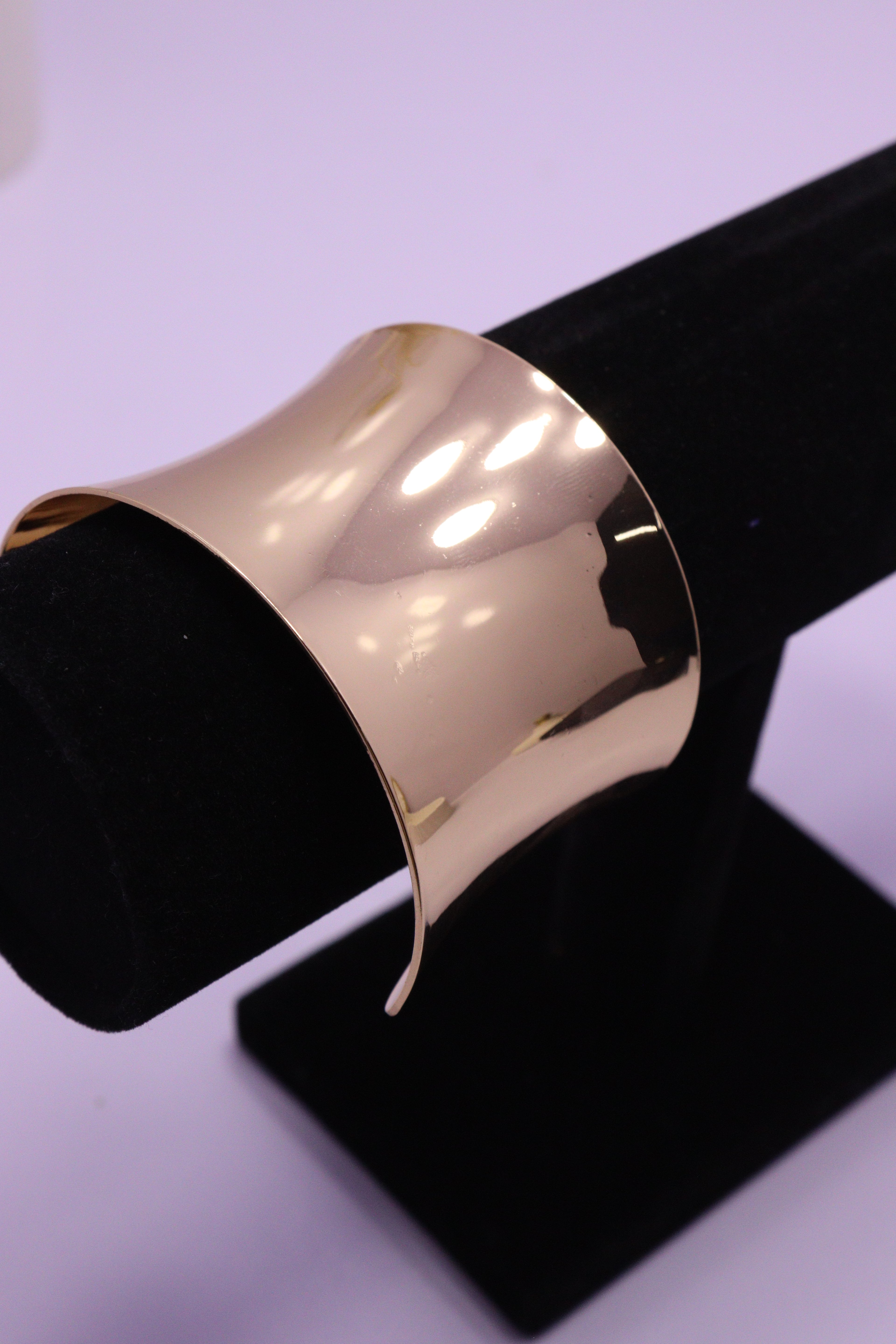 Sleek Wrist Series 0099 - AZ Golden Bangle