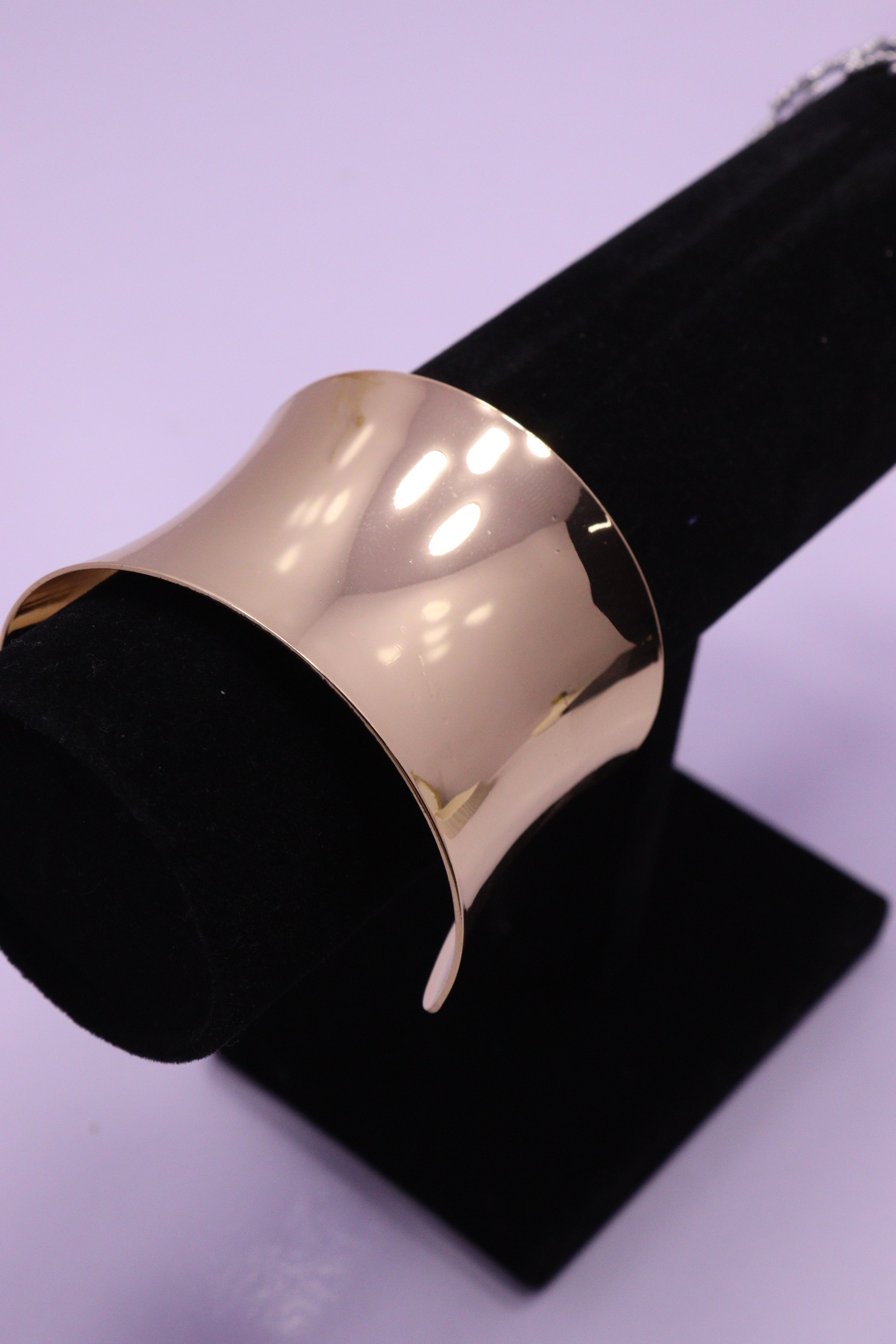 Sleek Wrist Series 0099 - AZ Golden Bangle