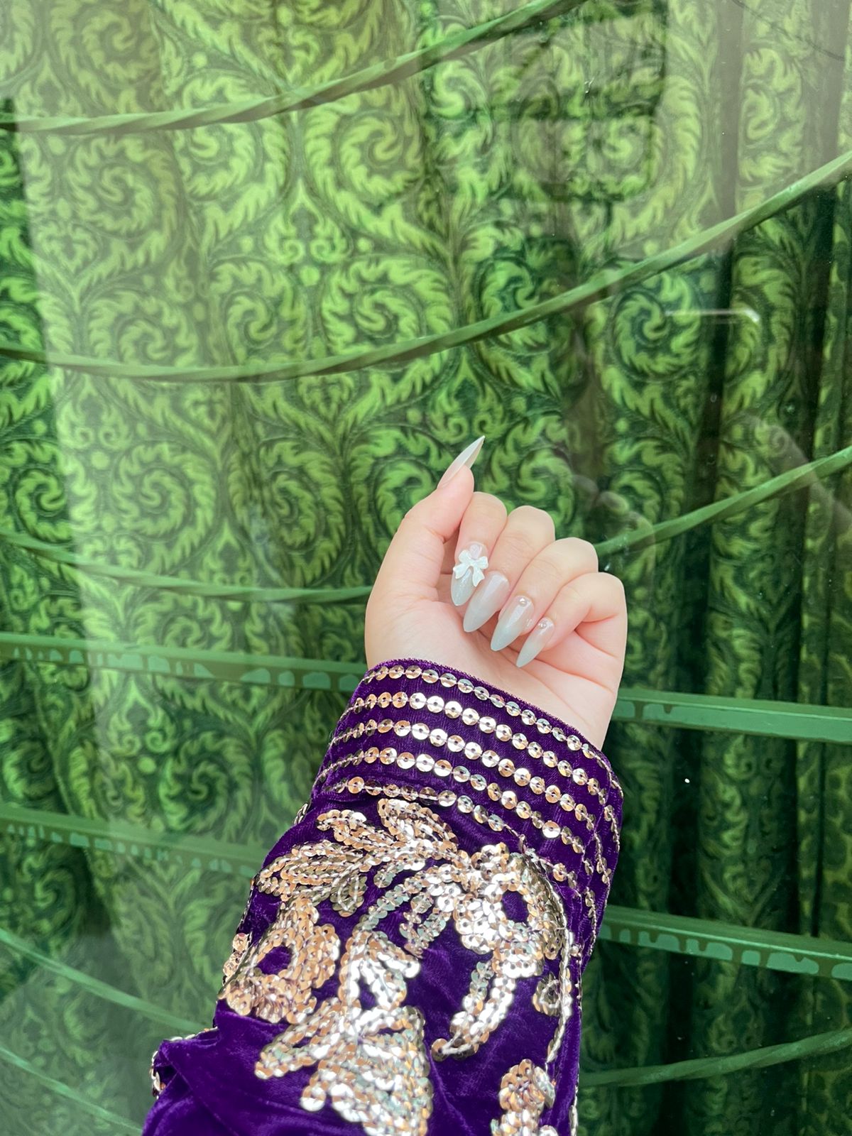 Almond Nude Ombre- - White Bow Press ons